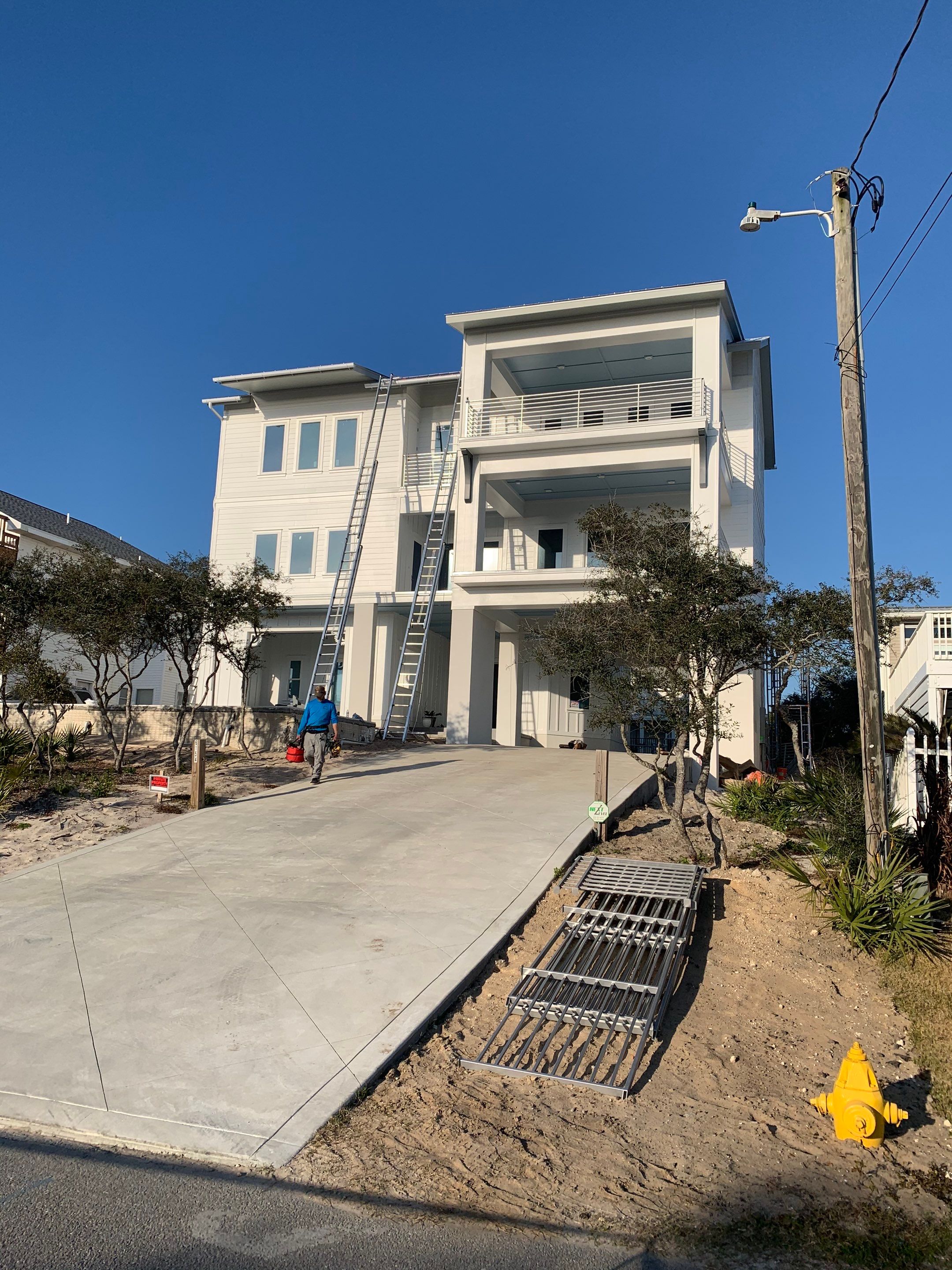 Gutter Installation Using 6 Inch Seamless Aluminum Gutters by Gutter Professors