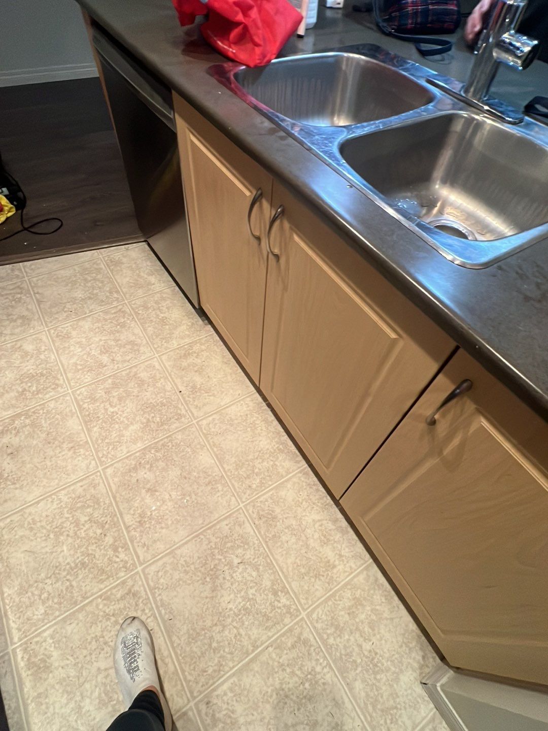 Moveout Clean - Very dirty by Tidyups Cleaning Service Inc
