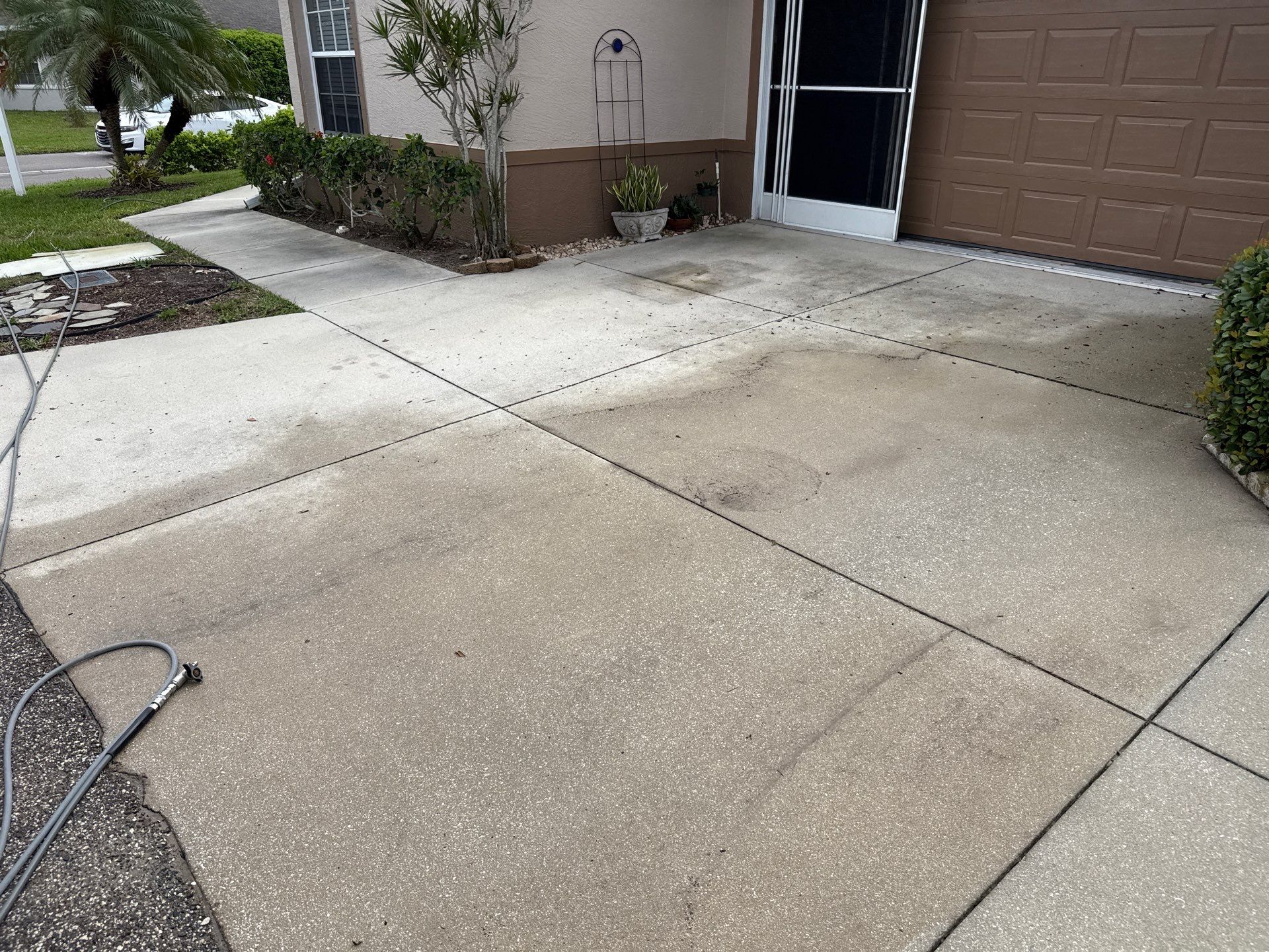 Concrete Driveway & Sidewalk Cleaning in Captain’s Court Condos – Palmetto, FL by Sunshine AquaWash