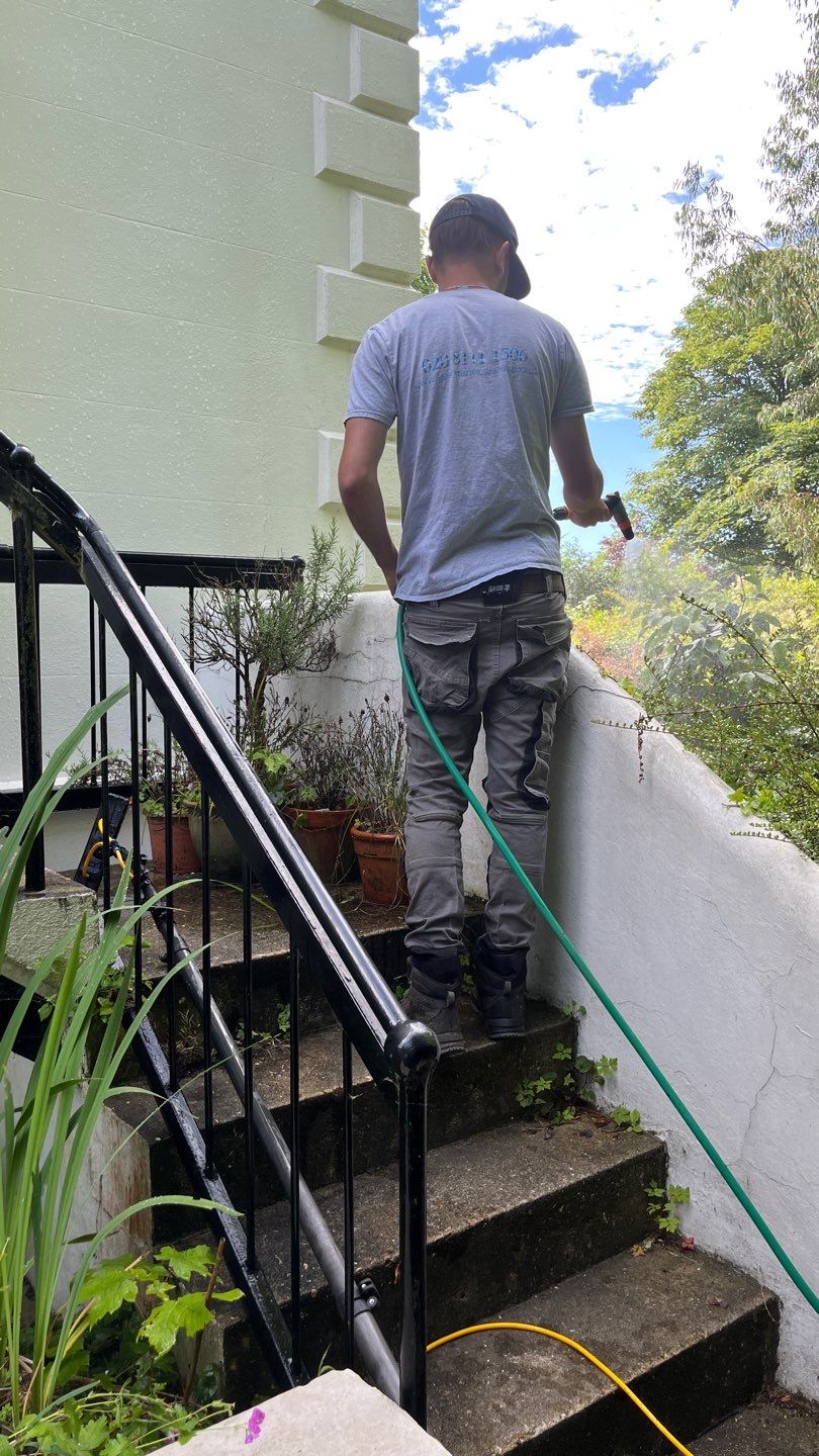 Render and patio clean using Pureseal Biocide by Ges Exterior Cleaning ltd