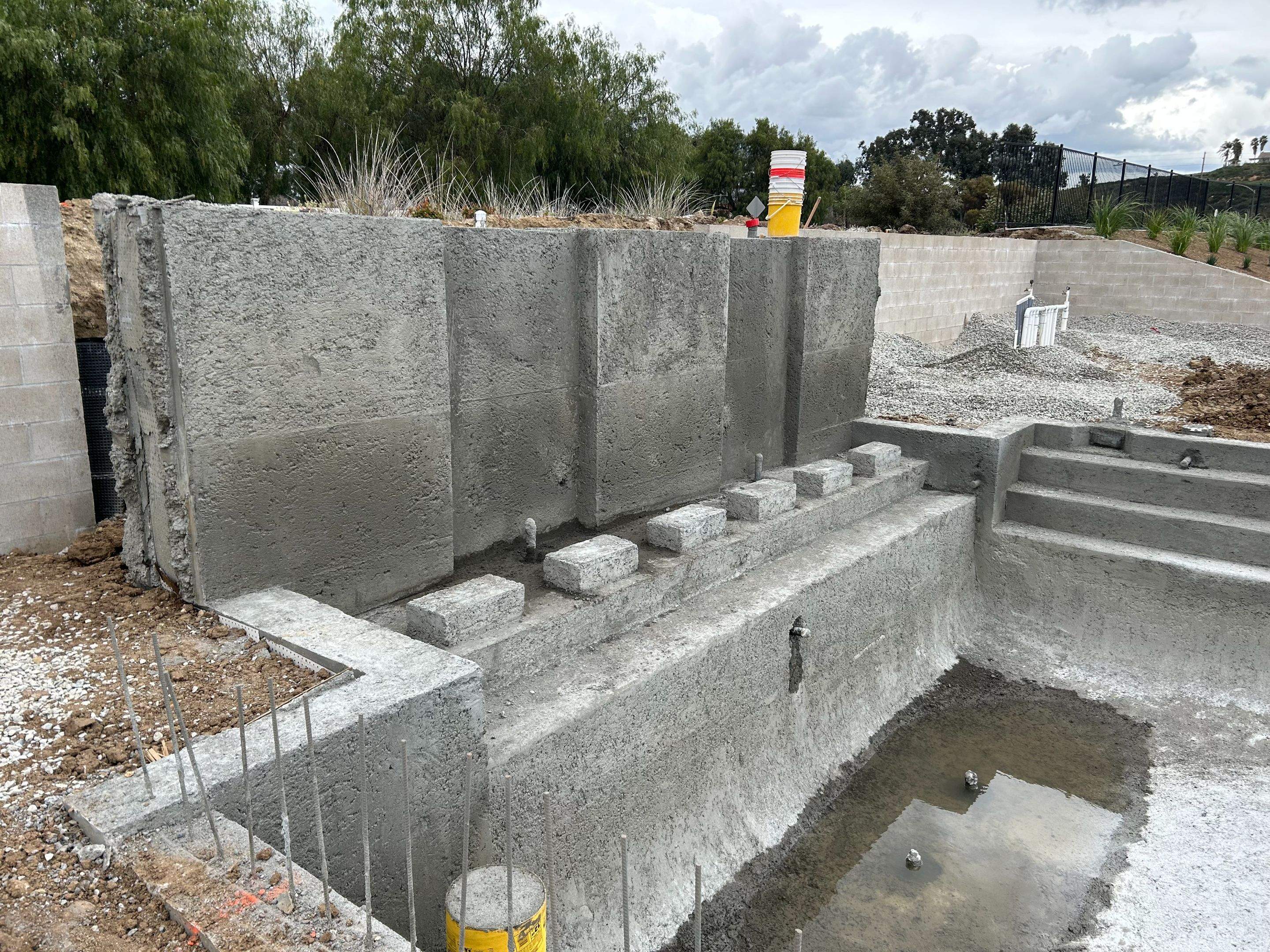 Pool spa zero edge spa, large water wall, floating steps, bar stools by Premier Pools and Spas Temecula