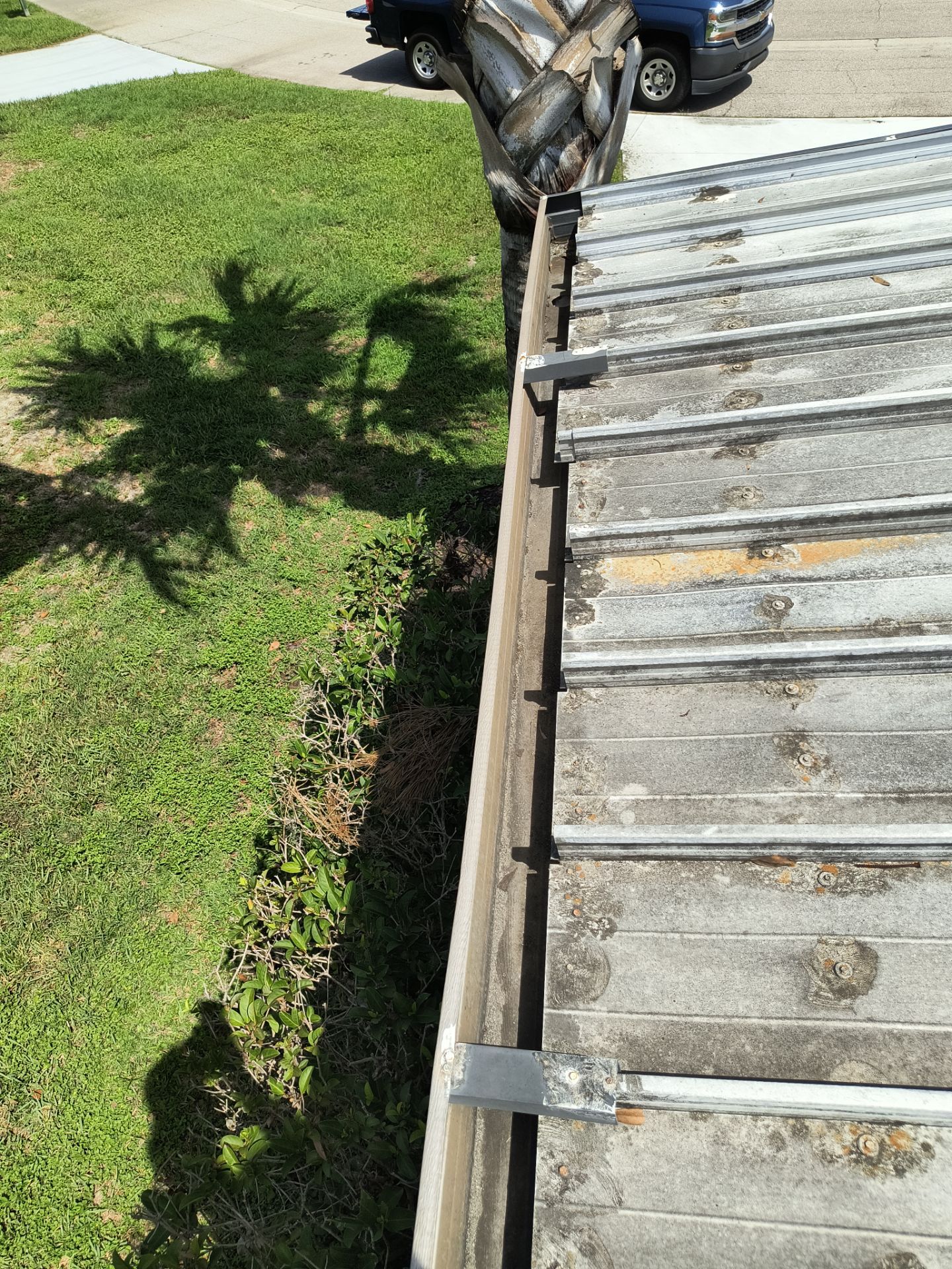 Aluminum Seamless Gutters using gutter cleaning in Sarasota FL by Gutter Professors