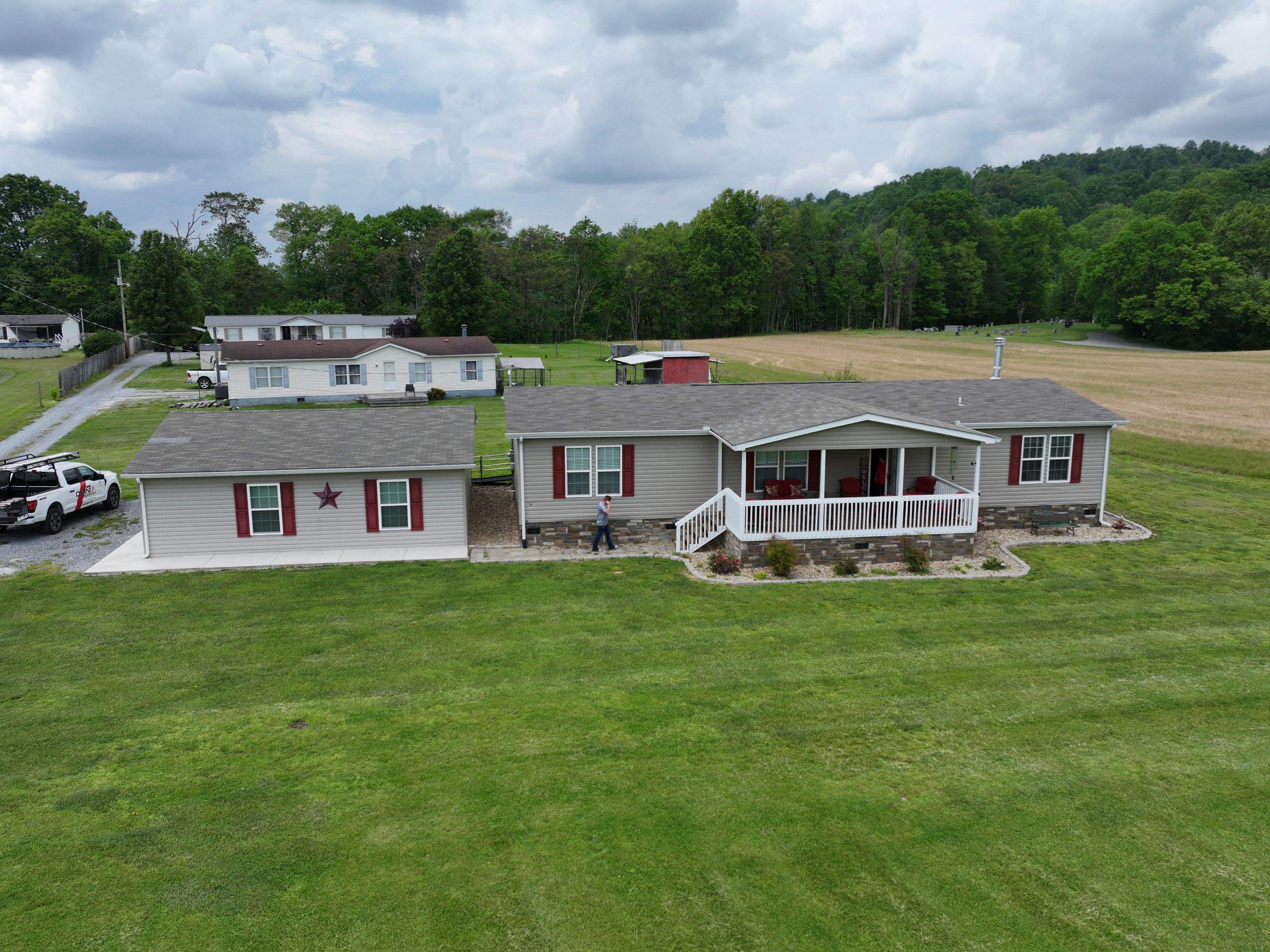 Miller Residence by Omnia Roofing