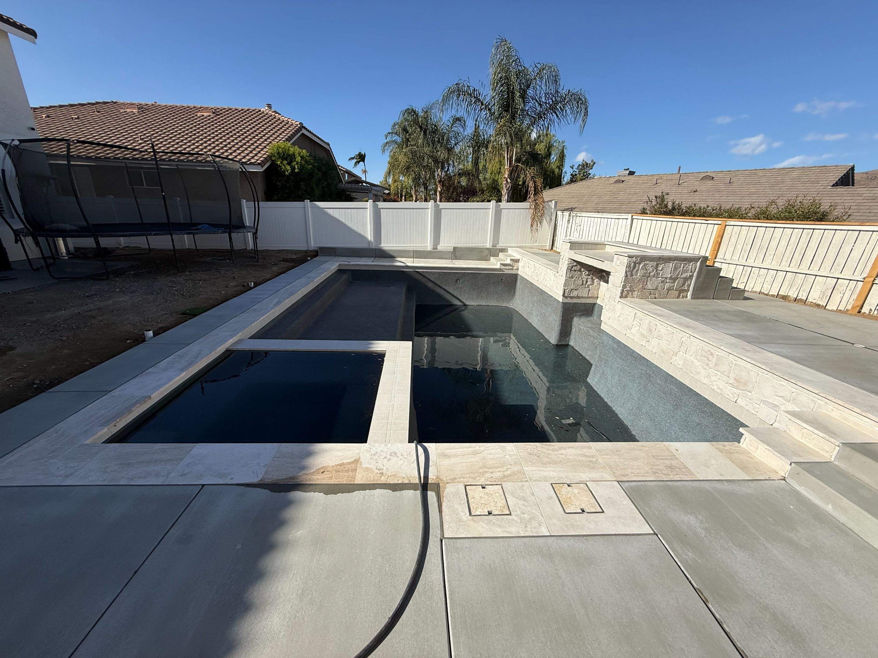 Pool and spa and modern grotto by Premier Pools and Spas Temecula