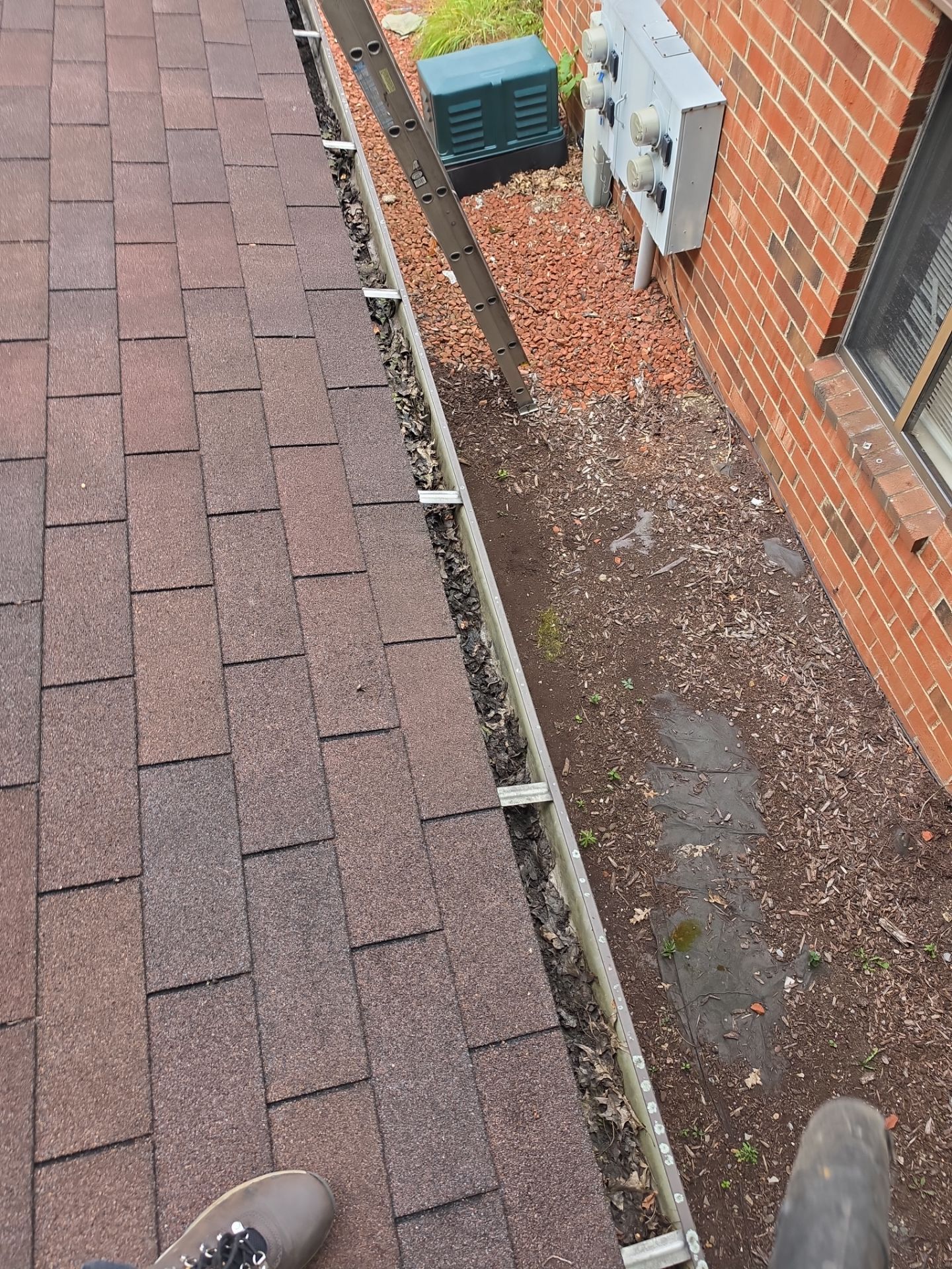 HOA gutter cleaning before