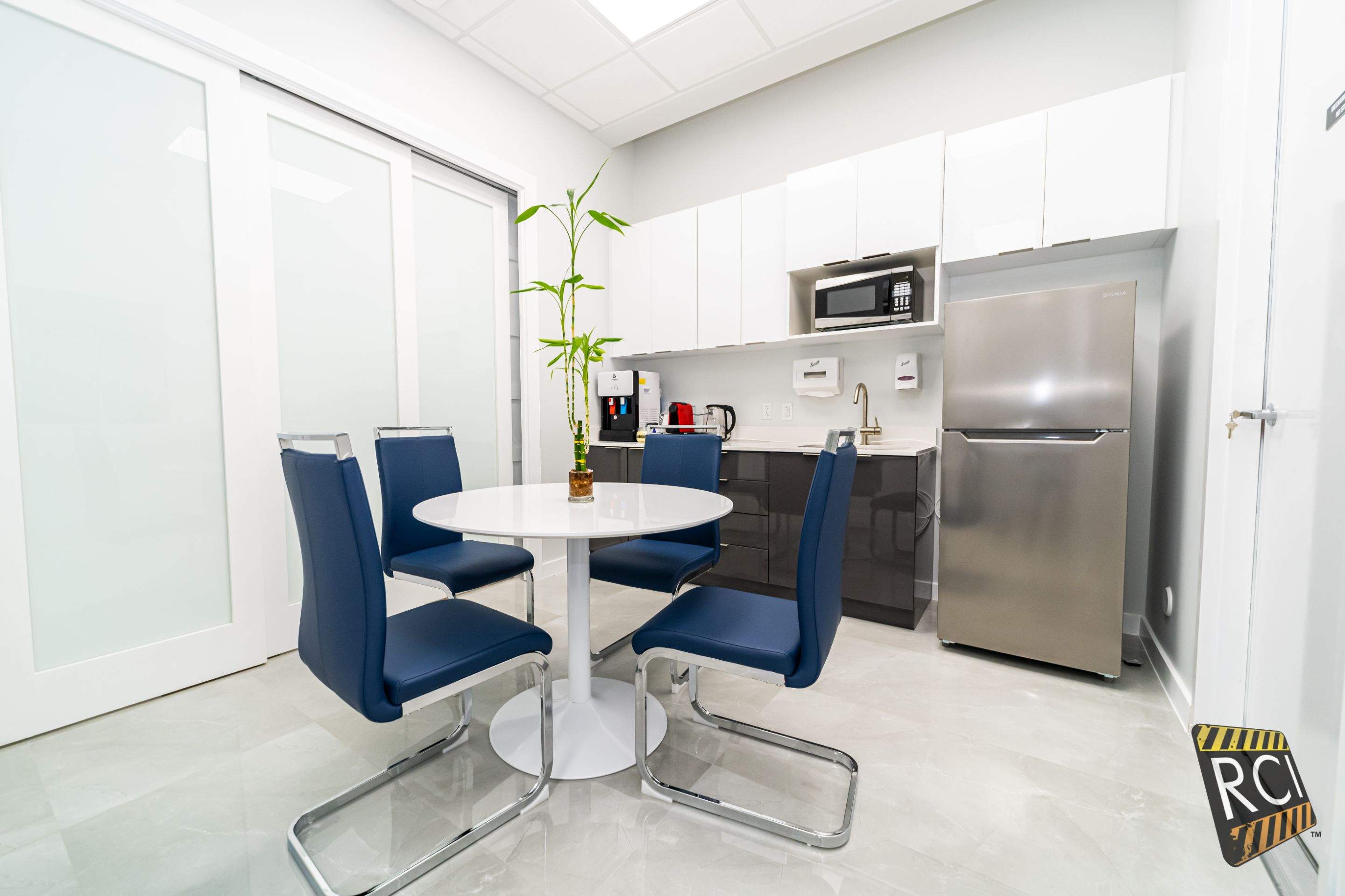 Rio Dental Studio by Ruiz Construction Inc