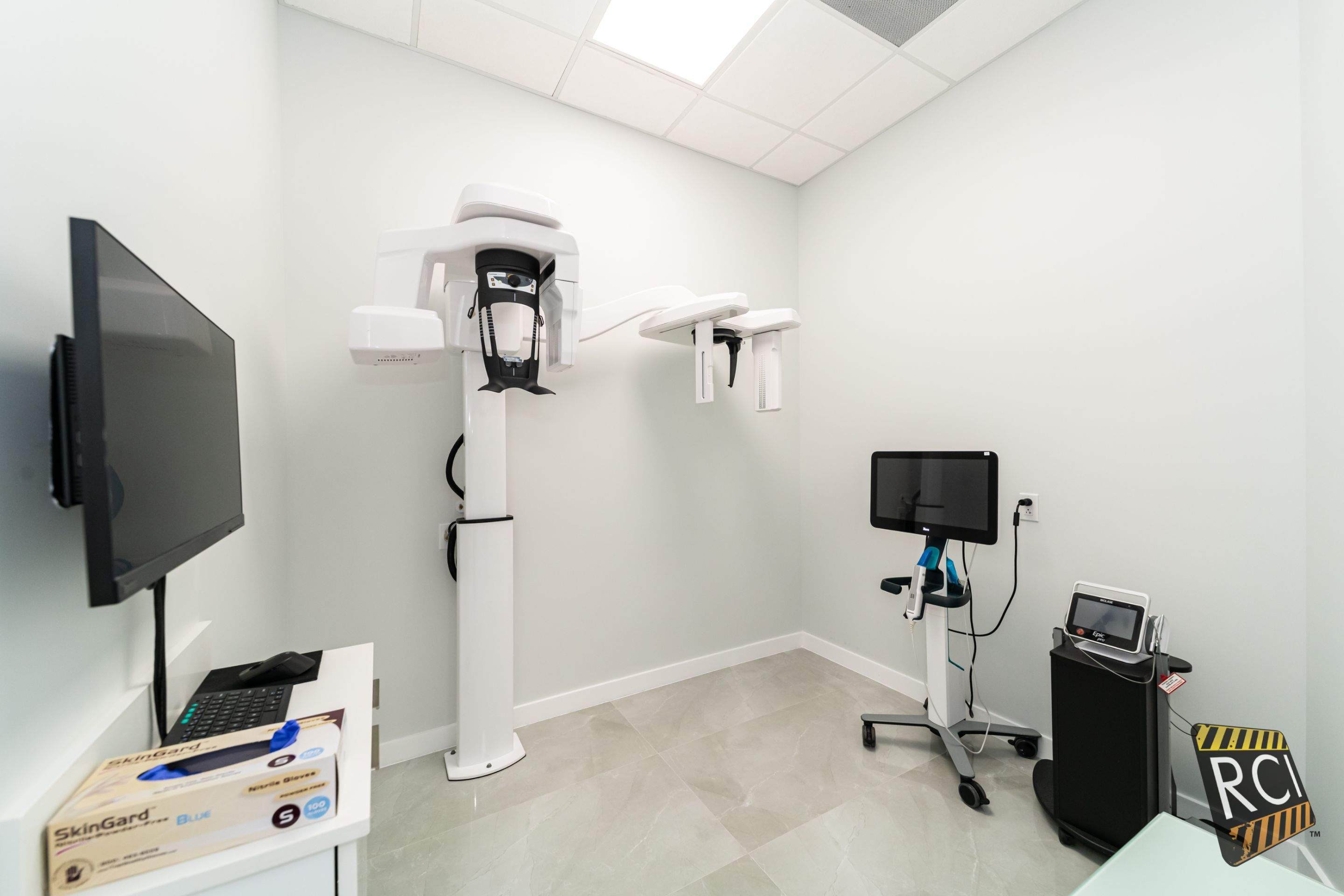 Rio Dental Studio by Ruiz Construction Inc