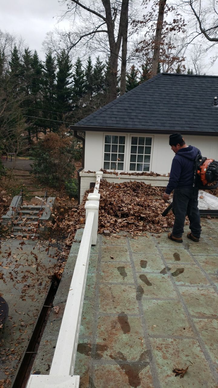 McLean: Certainteed Landmark Pro Designer Shingles in Max Def Charcoal Black by RM Banning, Inc.