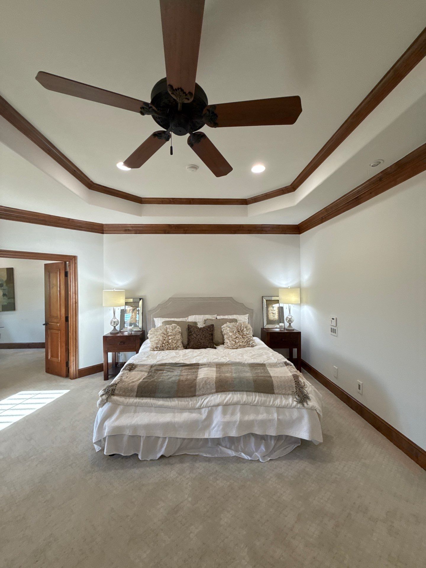 Luxury Remodel in Castle Hills by HOMES BY JAR