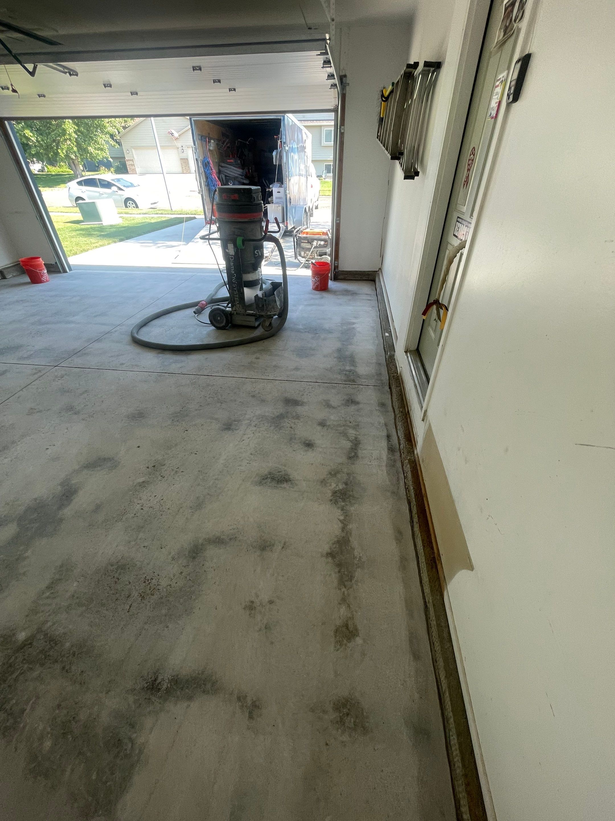Sioux Falls Garage Floor Coating with Nightfall Decorative Chips by Select Painting, Coatings & Garage Cabinets