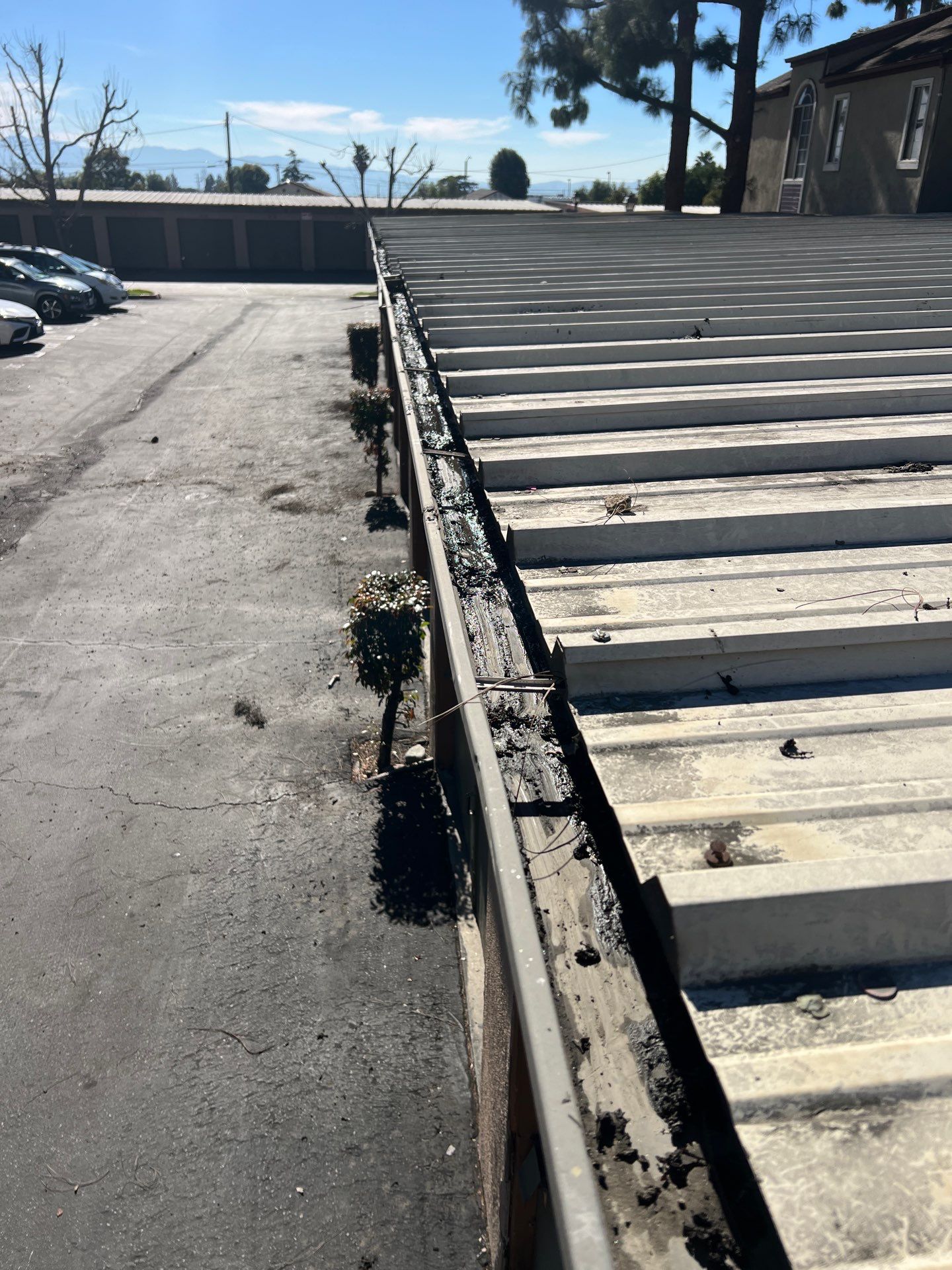 HOA gutter cleaning after photo Ontario, CA.