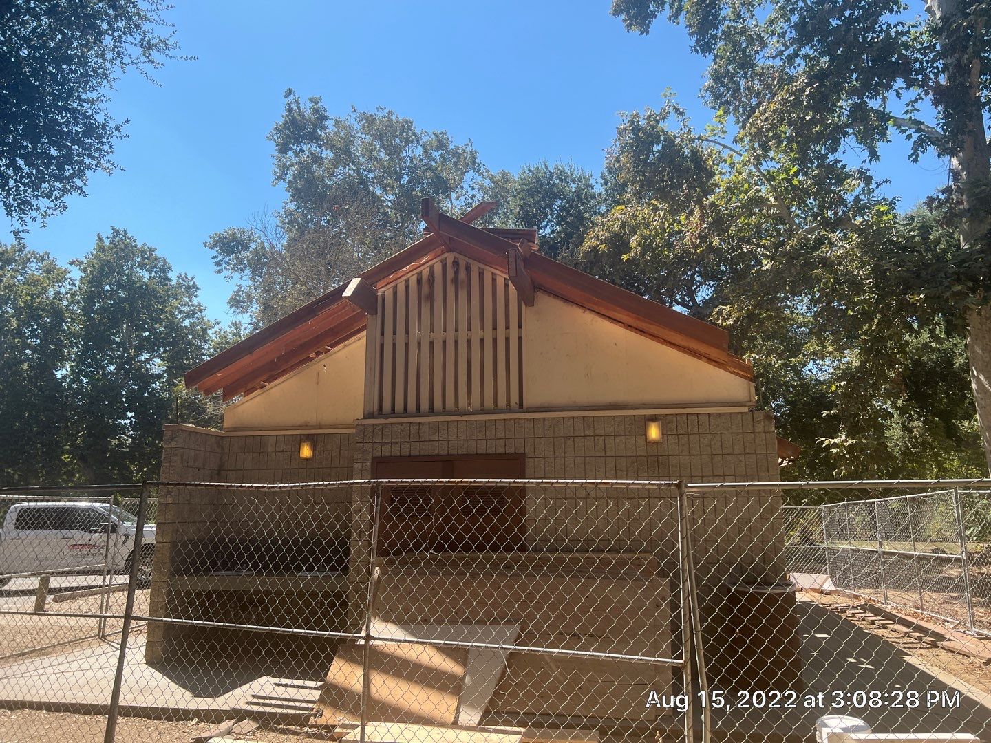 Metal roofing installation using Standing seam metal roofing system by Straight Edge Roofing Inc