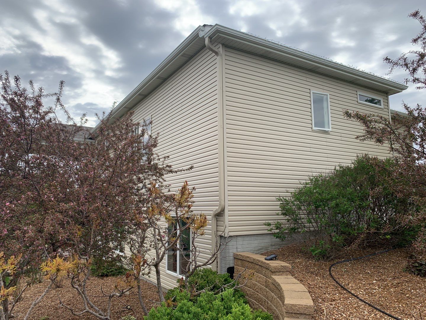 Residential Re-Roof using Landmark Shingles by White Castle Roofing