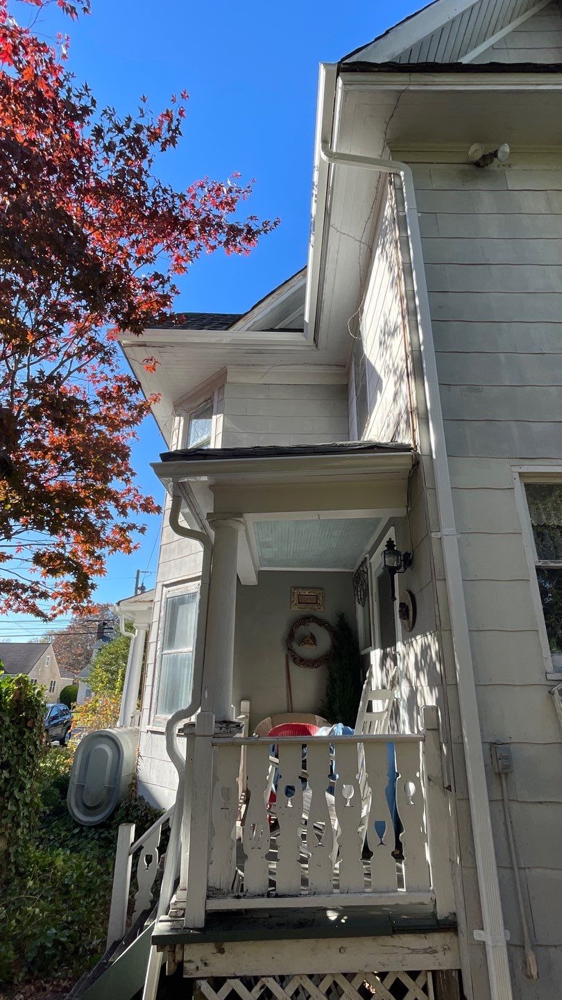 Full House Installation 5" white seamless gutters 2x3 leaders using 5"white K style seamless gutters and 2x3 white leaders by Above All Gutters 