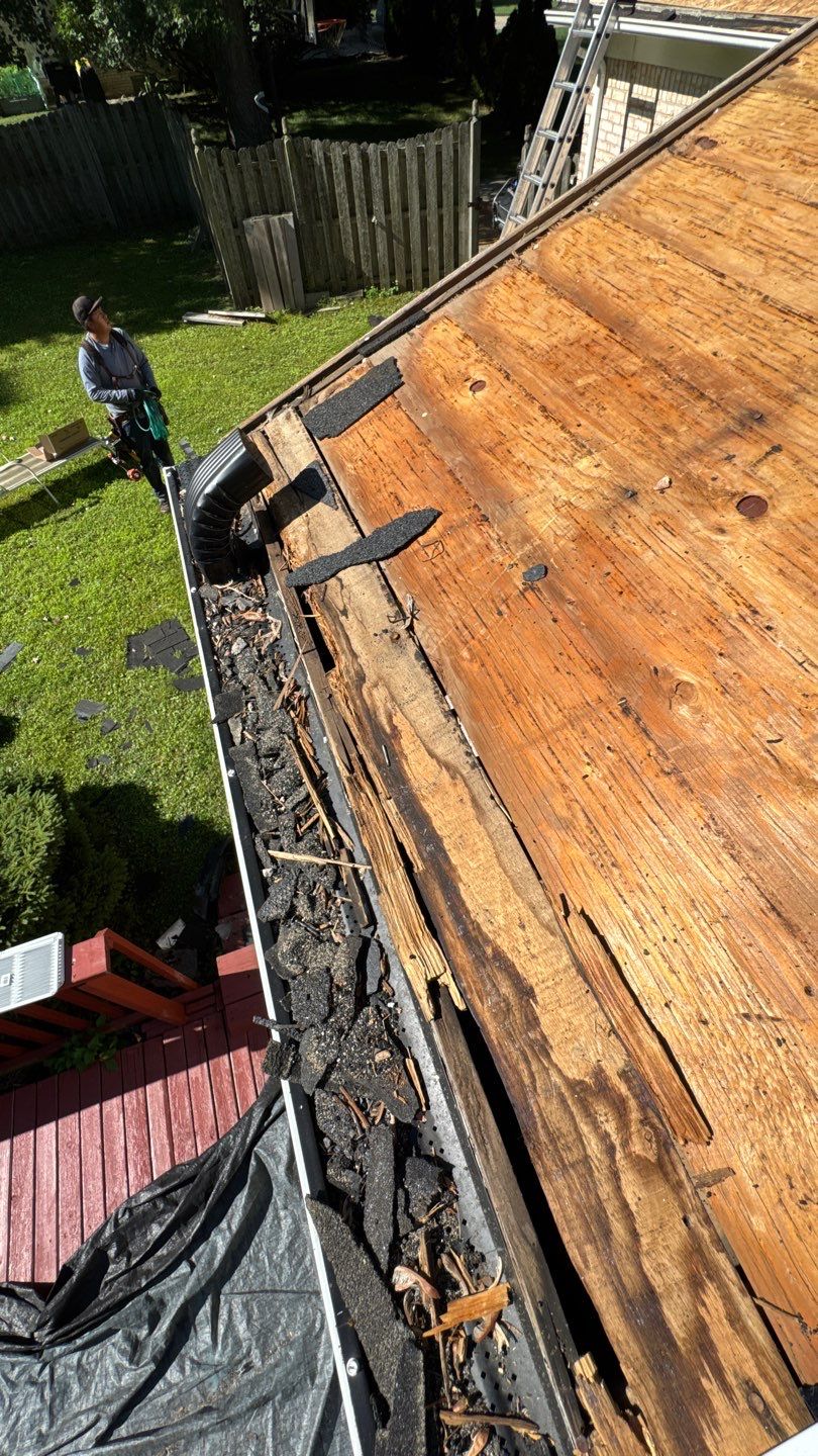 Roof Replacement using Owens Corning Onyx Black by 180 Contractors