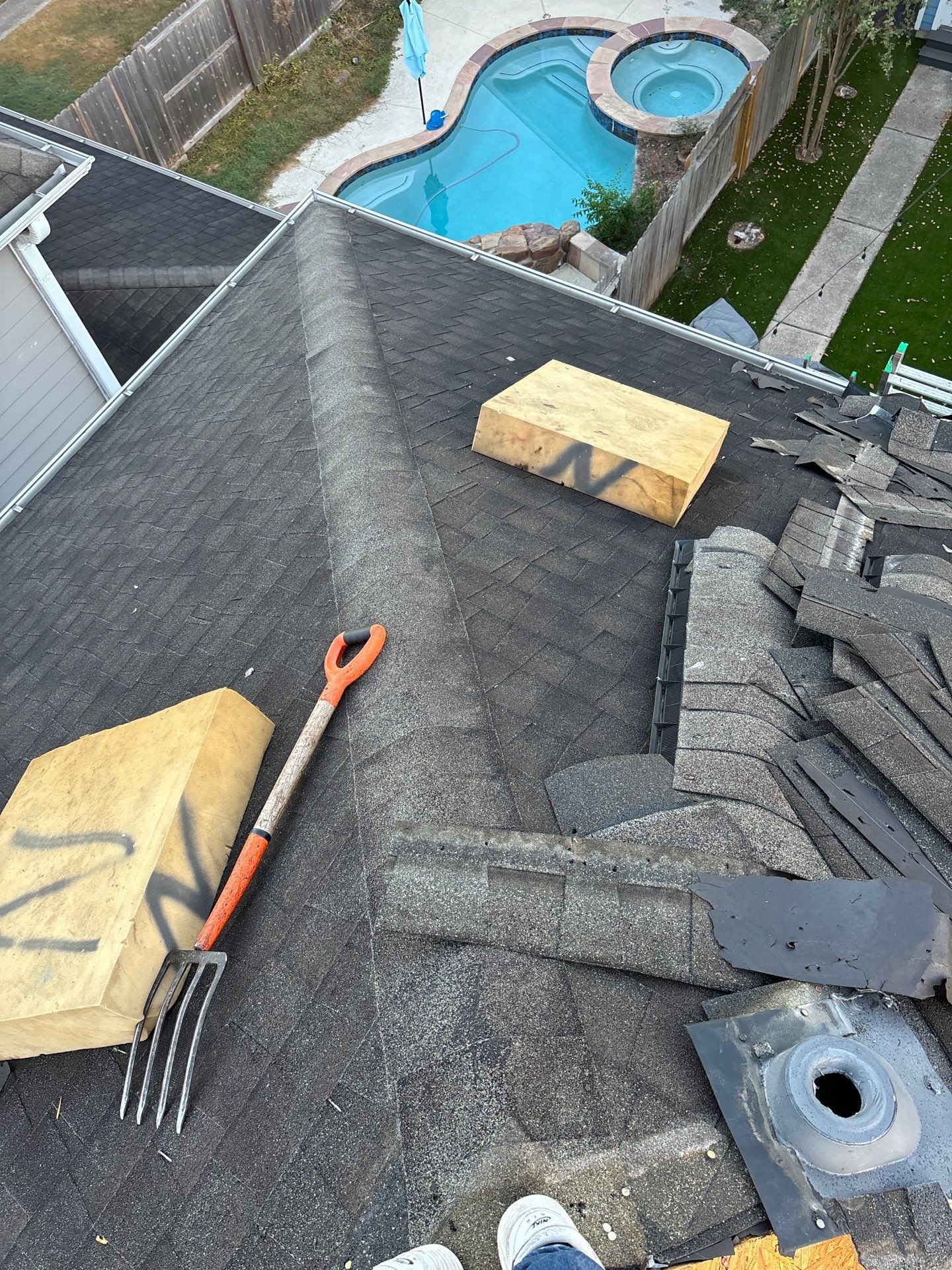 Residential Roofing Installation using Owen's Corning Duration (Lifetime) Shingles by Roof Repair Company