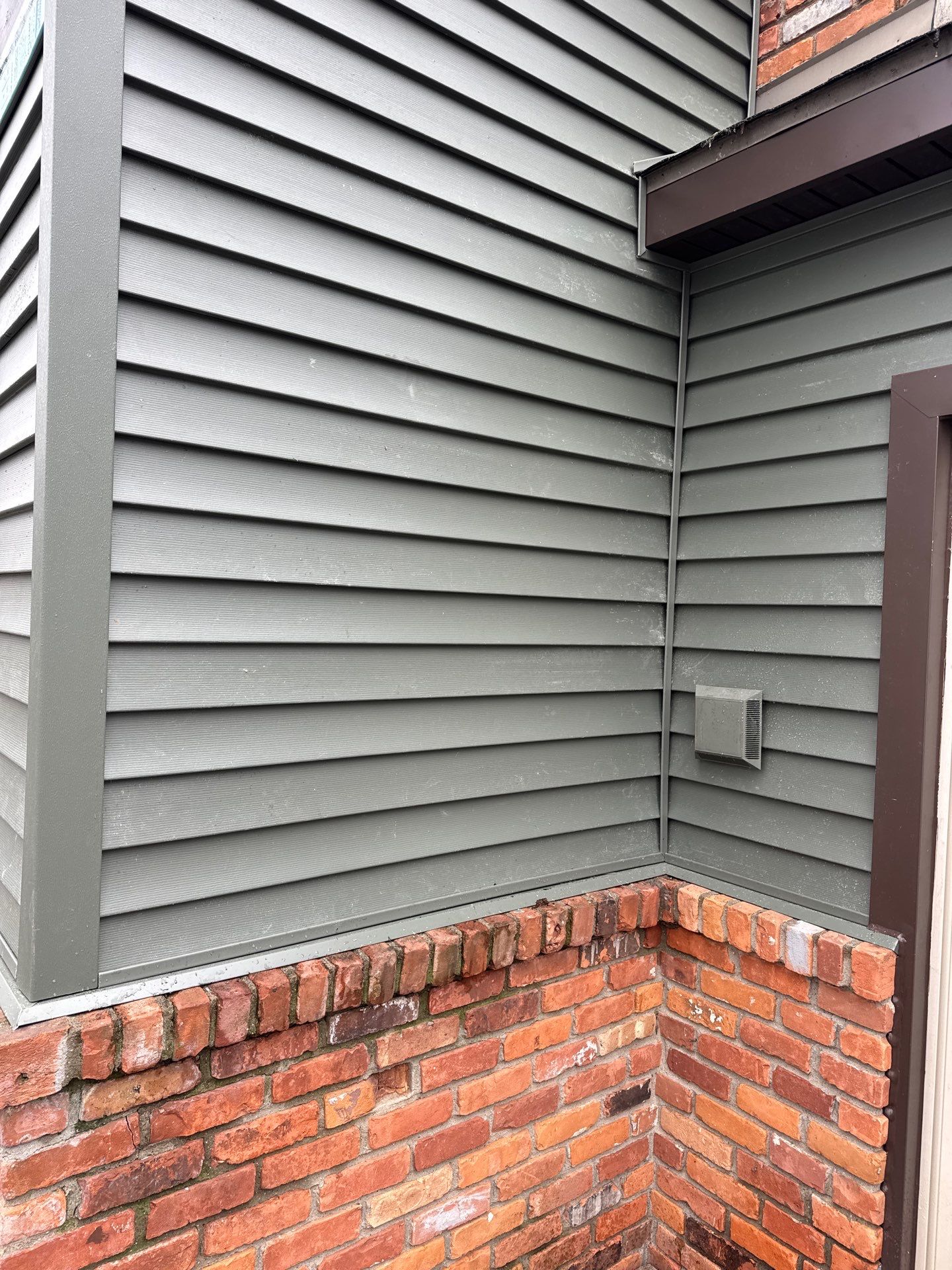 Siding Replacement using Alside Charter Oak D4.5" Deep Moss by 180 Contractors
