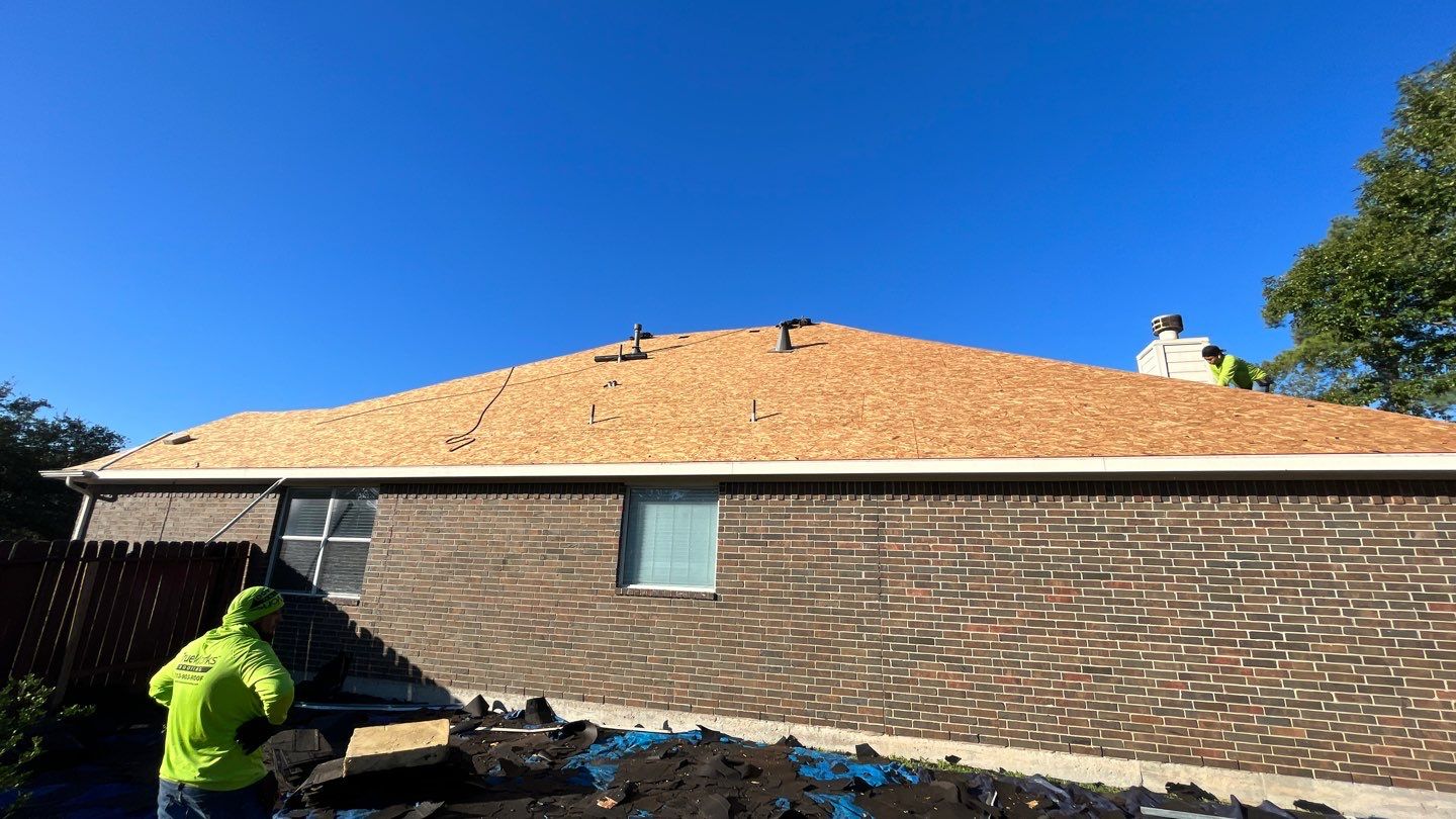 GAF HDZ - Weathered Wood by Elite Roofing LLC