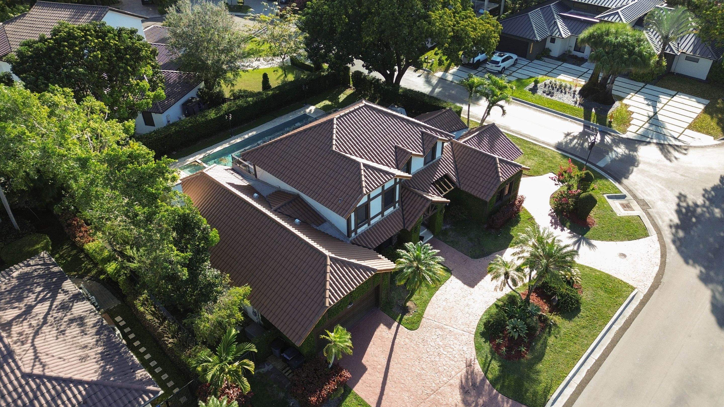 Verea - Spanish S - Brown by Istueta Roofing