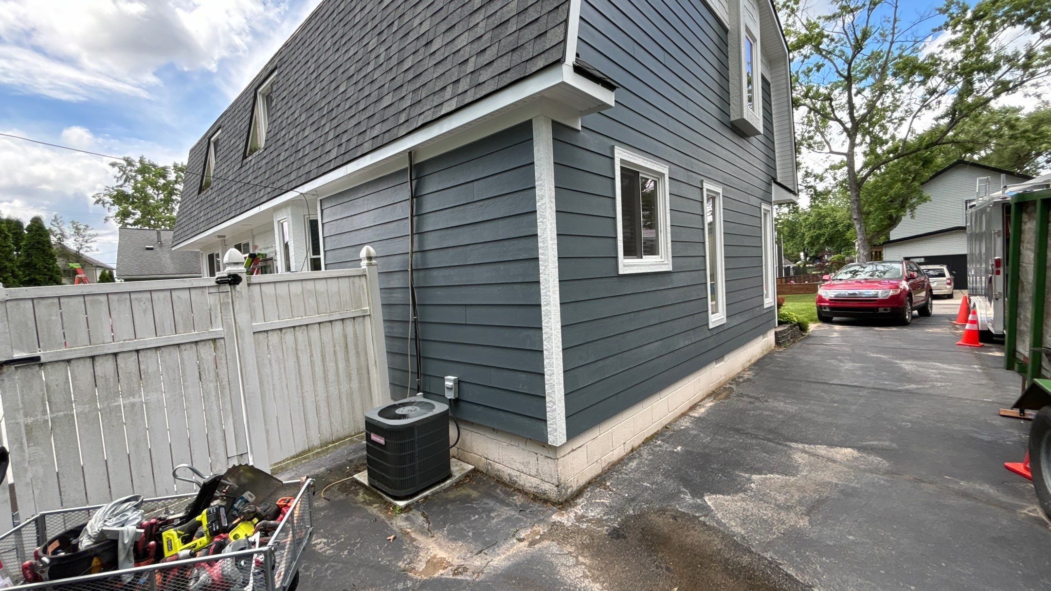 Siding Replacement using Hardie Plank S8 1/4" by 180 Contractors