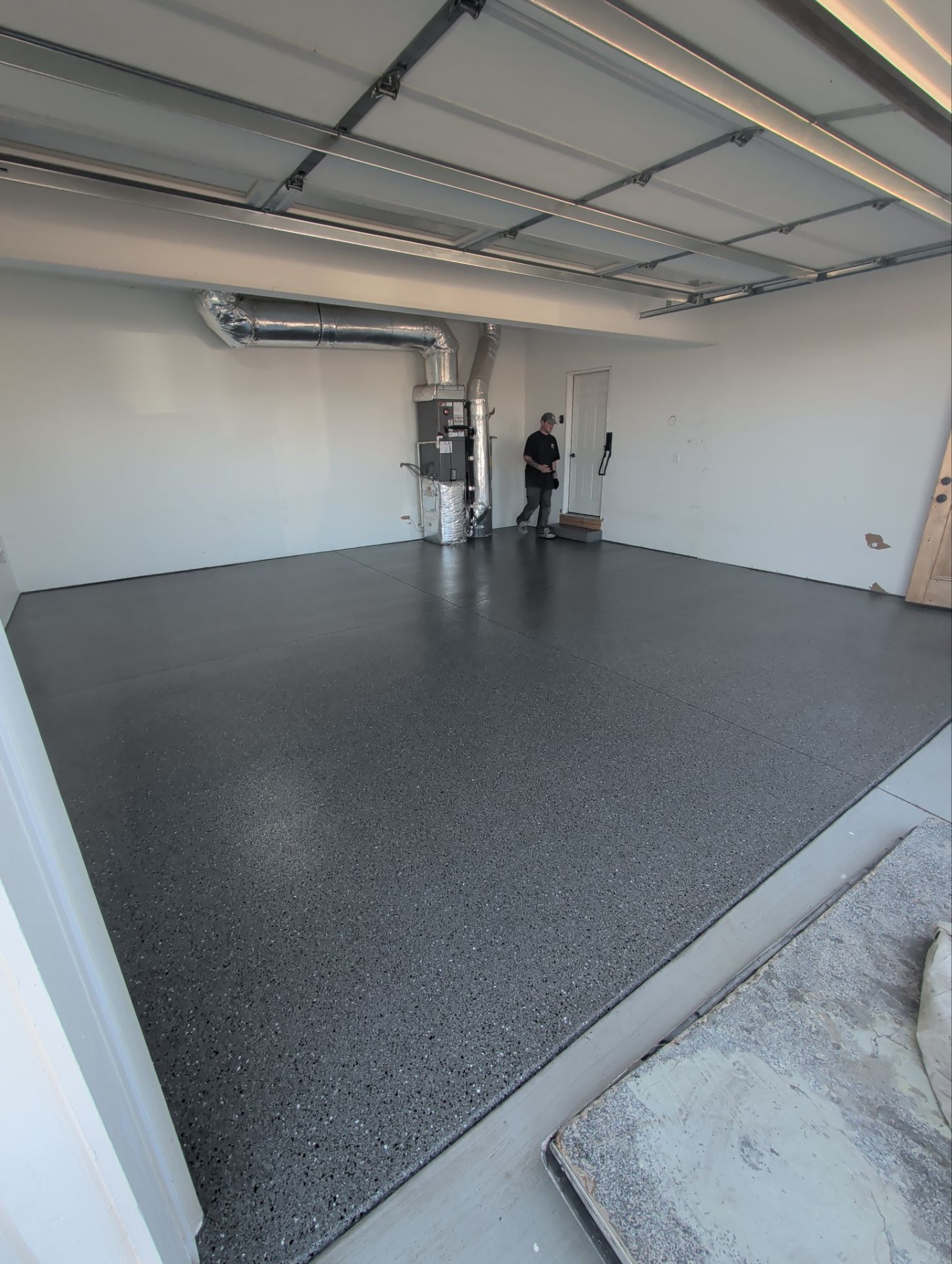 Polyaspartic Garage Floor Coating With Slate Hybrid Flake in Davenport by Croc Coatings, LLC