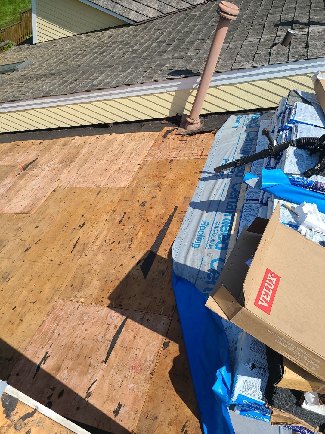 Arlington: CertainTeed Grand Manor Designer Shingles in Weathered Wood by RM Banning, Inc.