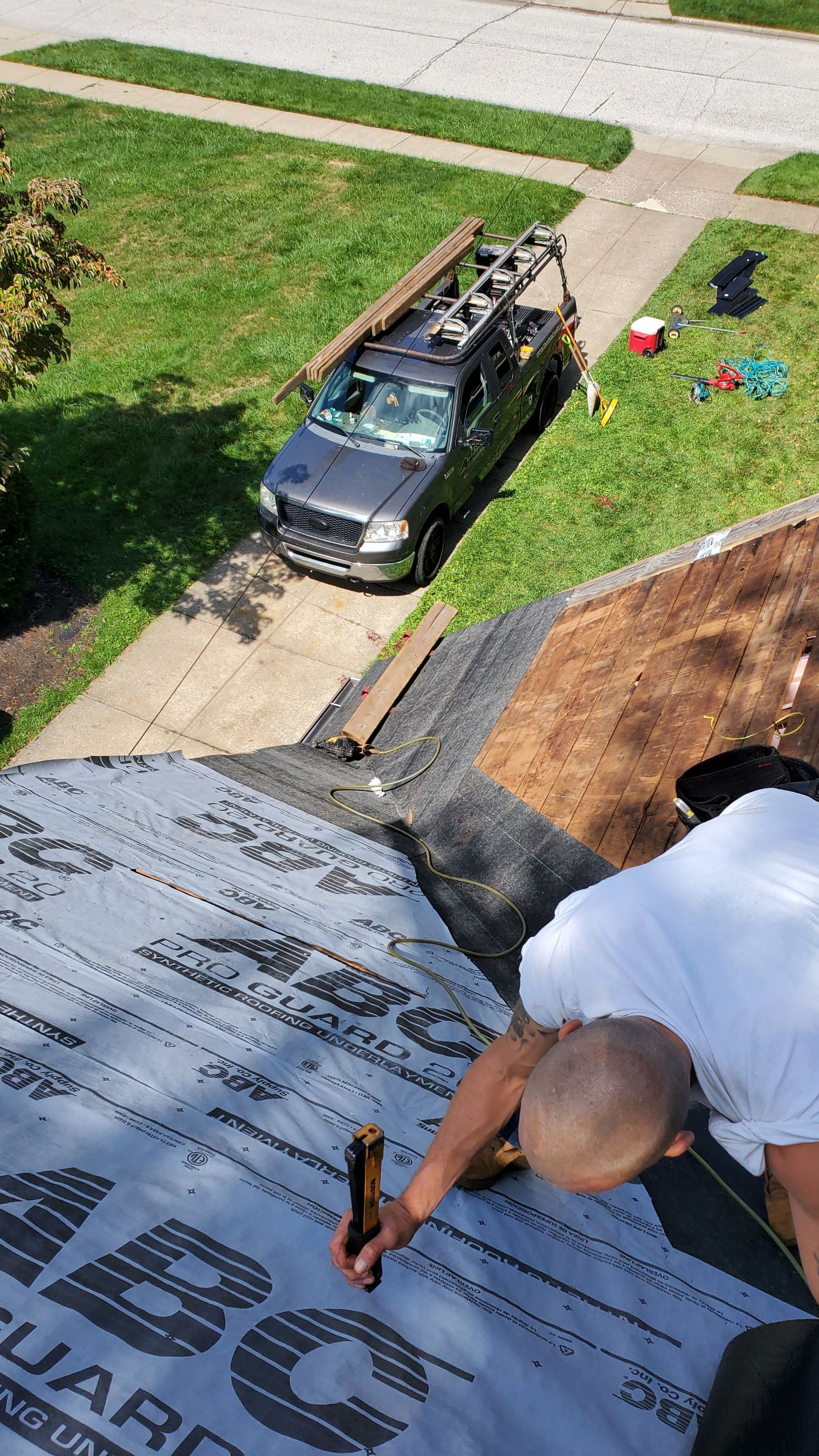 Residential Roofing Installation using Certainteed Belmont shingle by Absolute Roofing and Construction