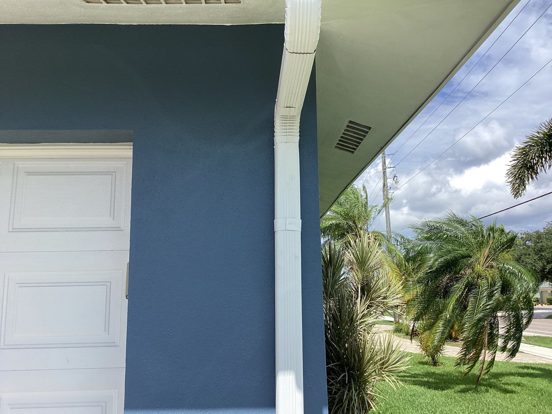 White Downspouts and Gutters Combo in Punta Gorda FL by Gutter Professors