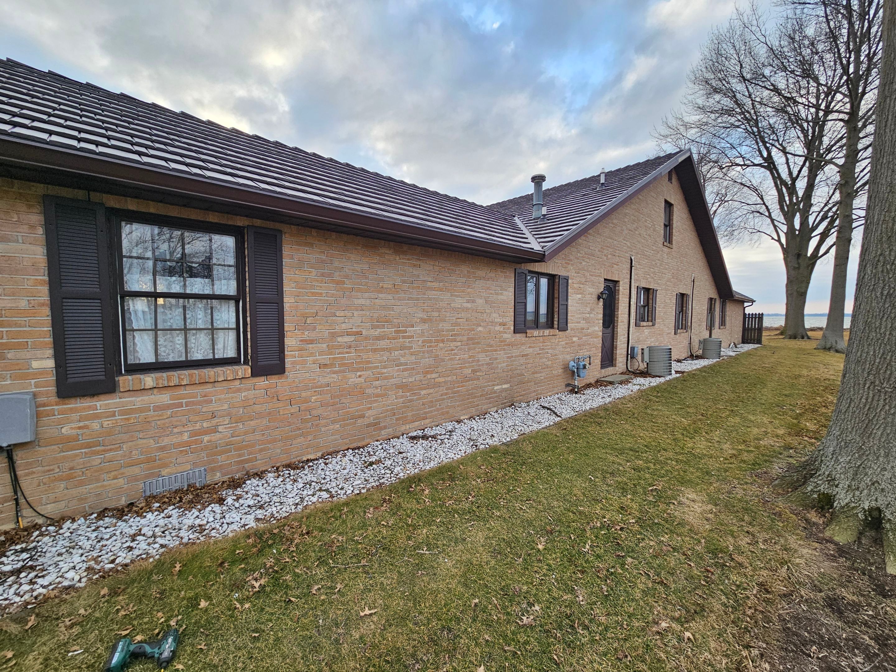 Residential Roofing Installation using Great American Shake - Mustang Brown by Nitro Roofing and Construction