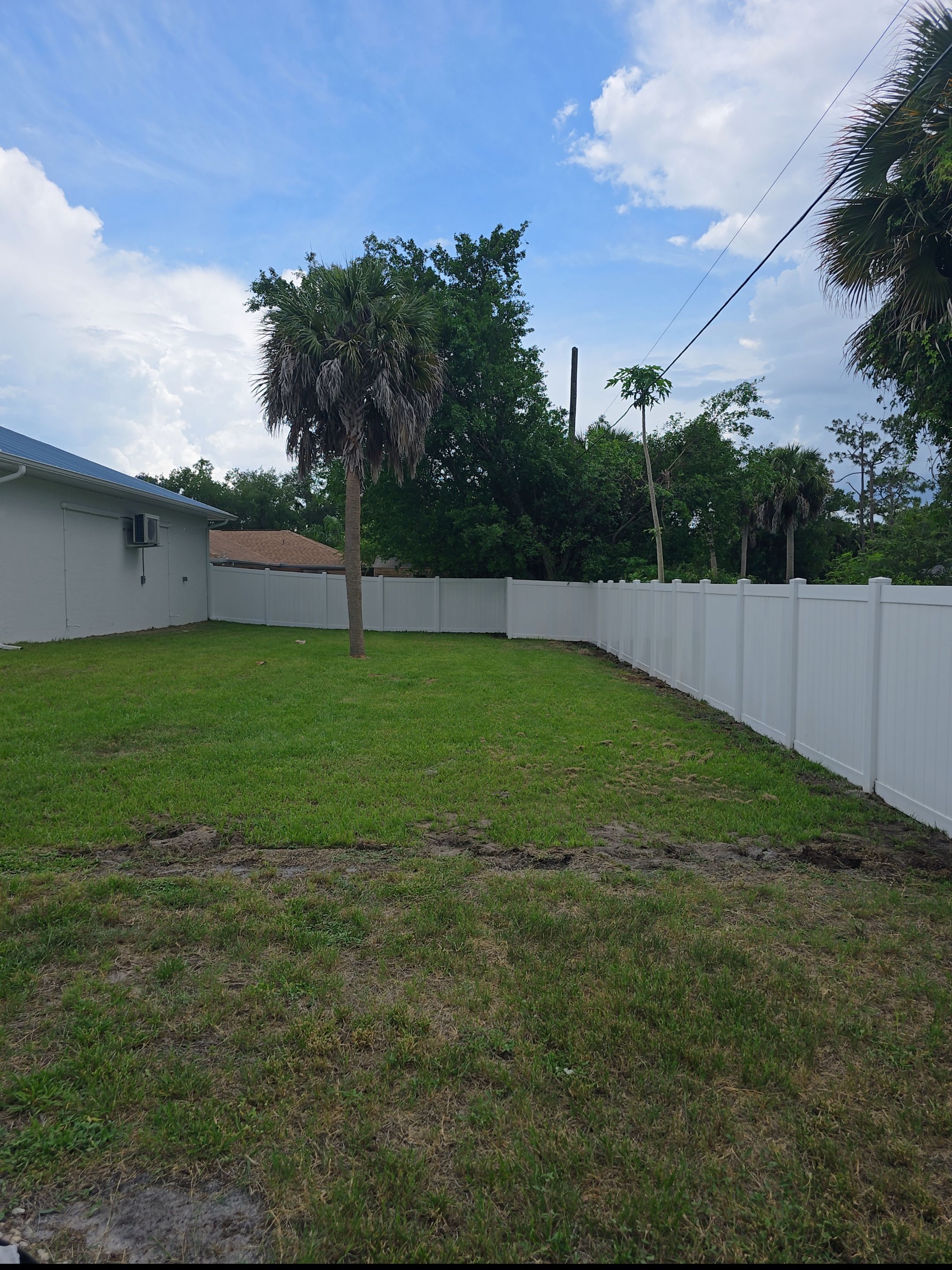 White Vinyl Privacy Fence Installation and Gate Repair in Port Charlotte by True Fence LLC