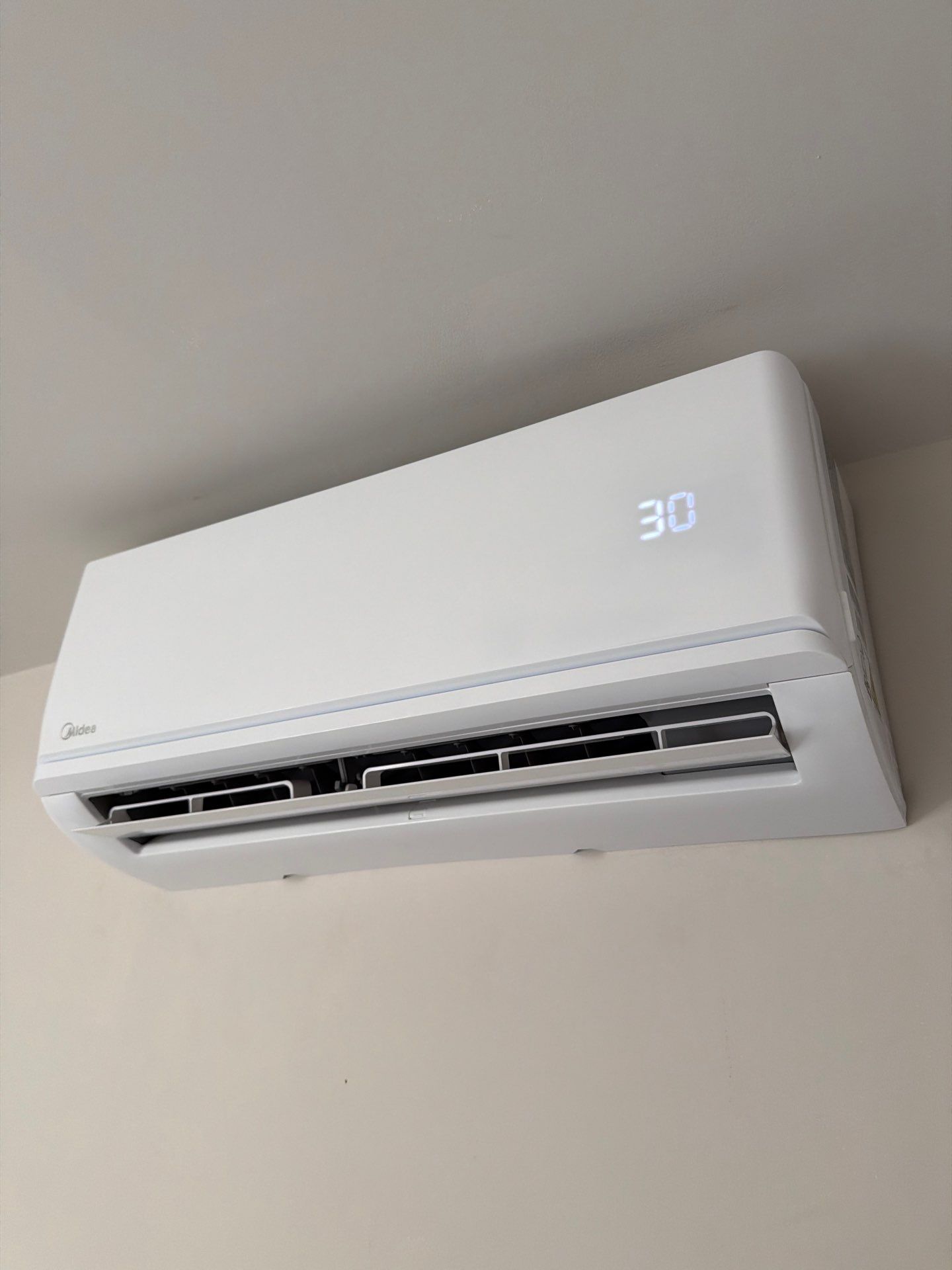 ❄️ Another quality air-to-air heat pump installation completed by the Elite Services Group team. 🏡 by Elite Services Group Ltd