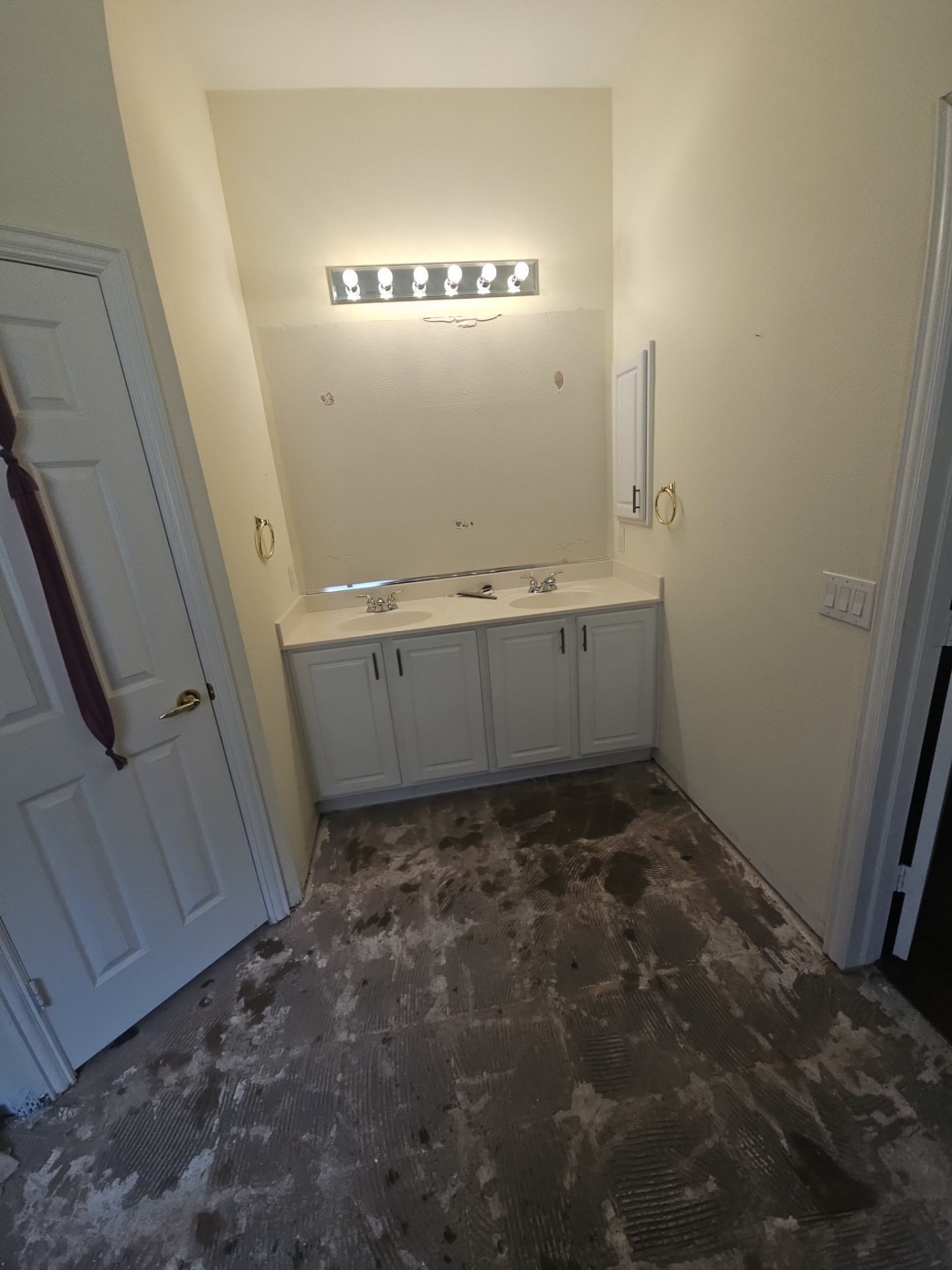 Zero Entry Shower by SLM General Contractors & Roofing