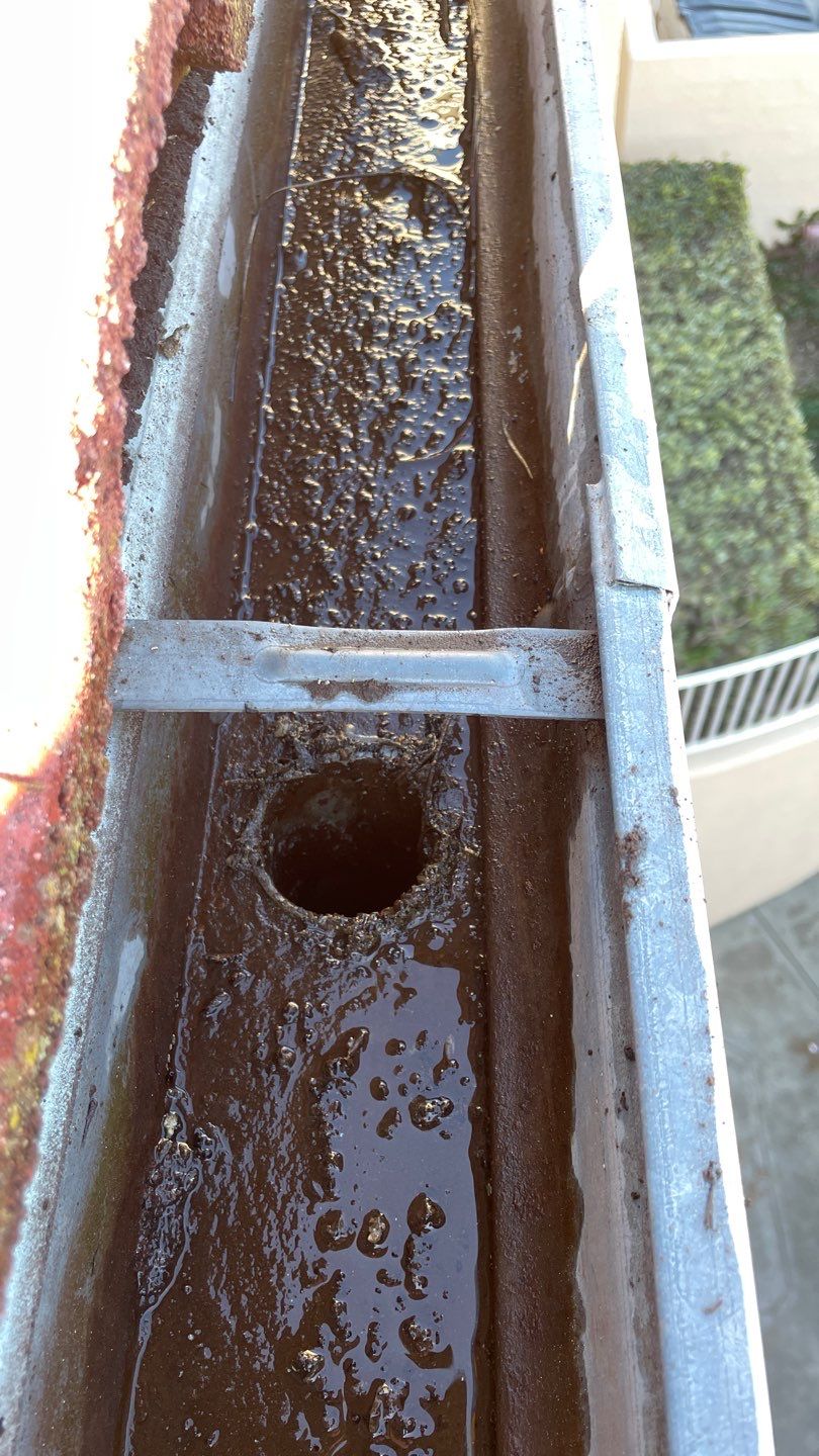 12-Unit HOA Gutter Cleaning in San Jose by All One Solar Shine
