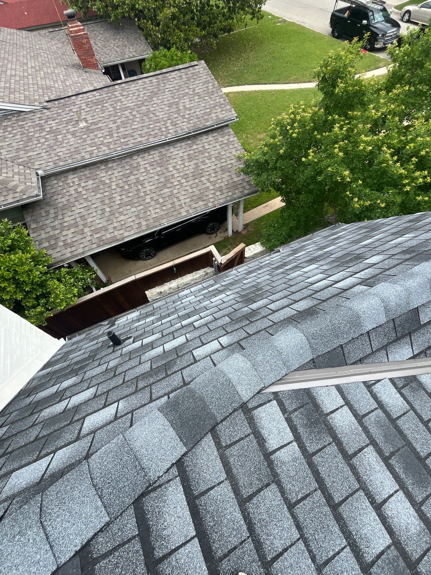 White brick with GAF Slateline English Grey by Tejas Roofworks + Restoration