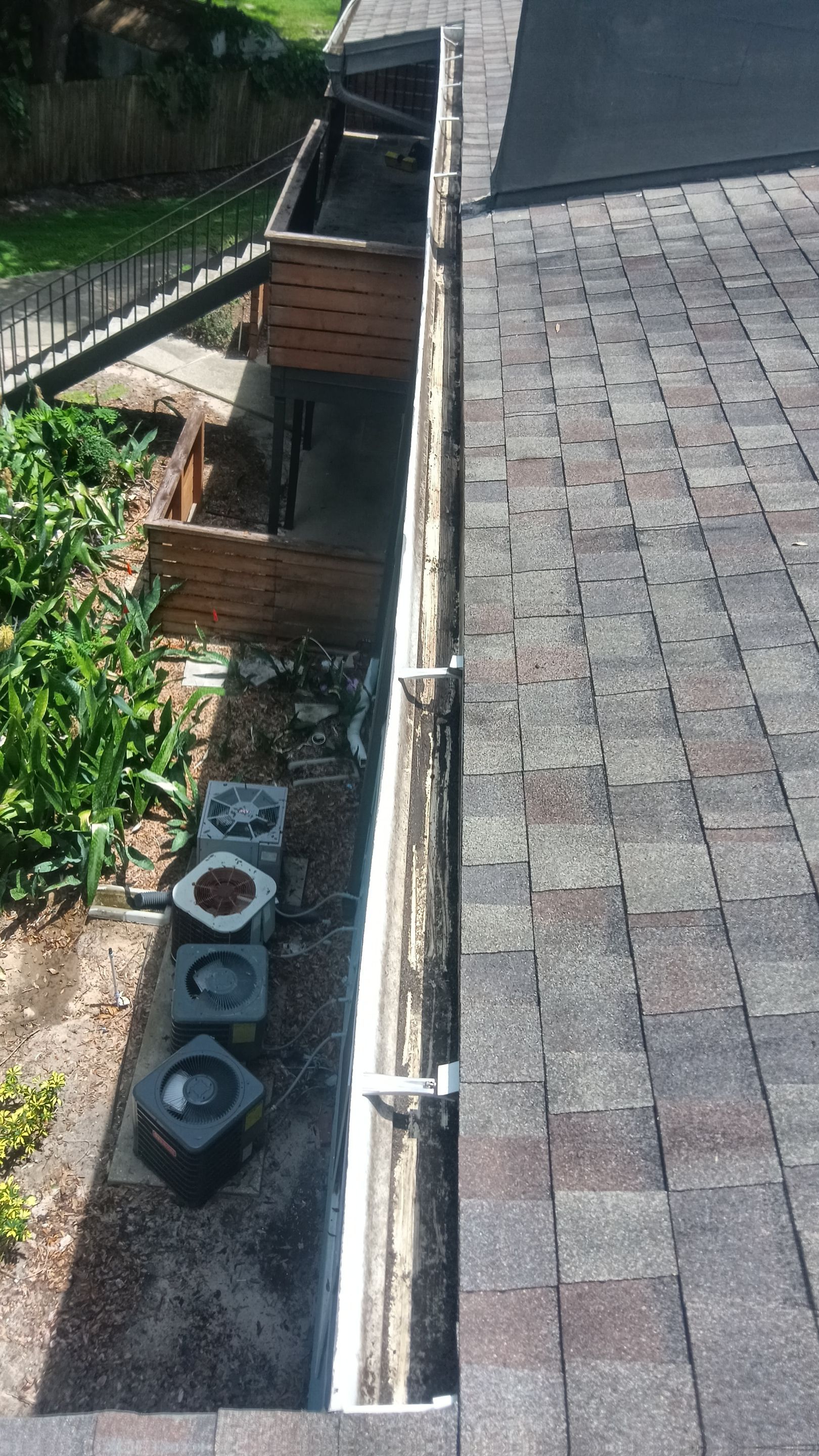 Commercial gutter cleaning Lakeland, after photo with clean gutters