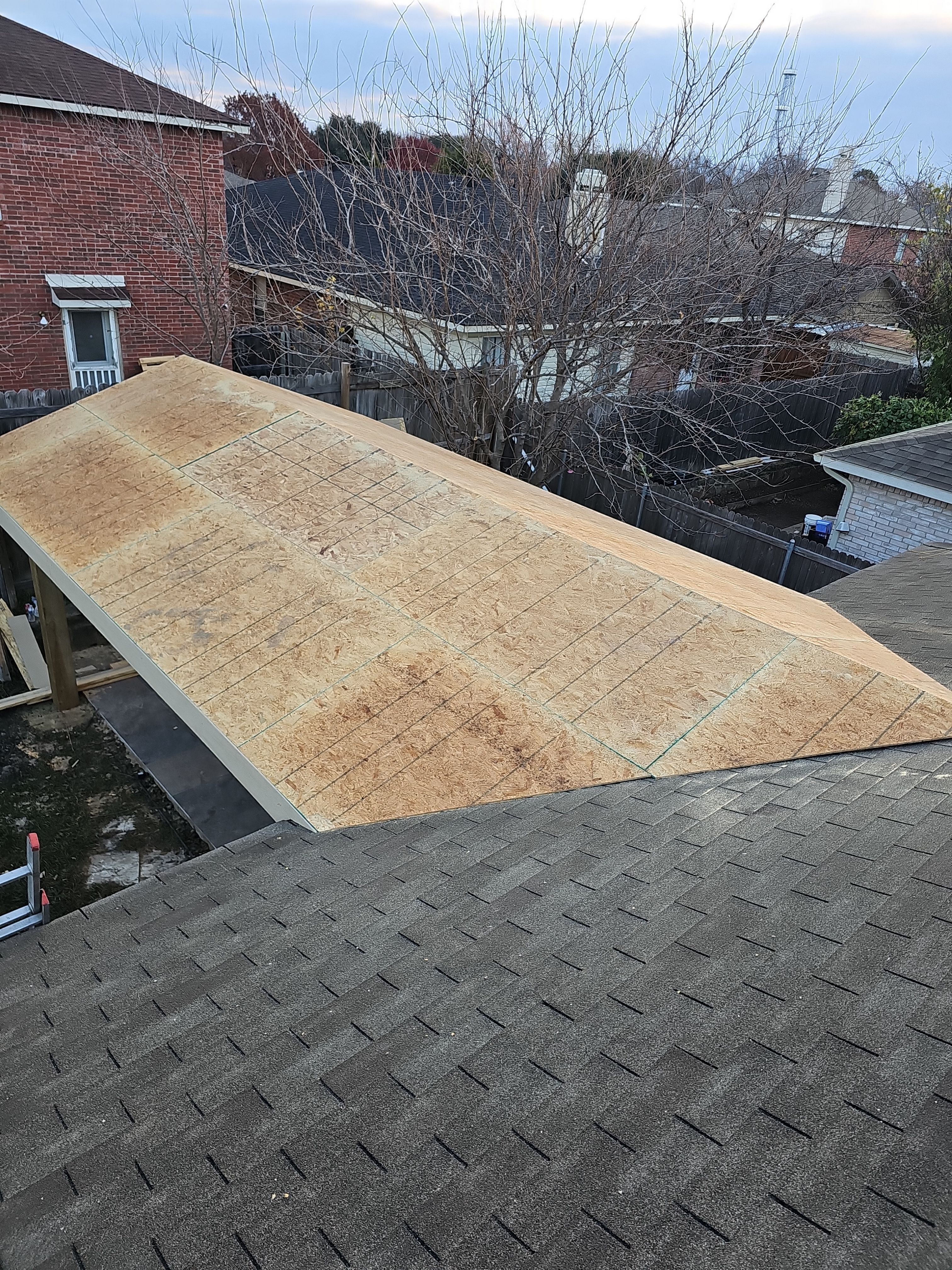 robledolinda-Patio Cover & Fence by road roofing llc