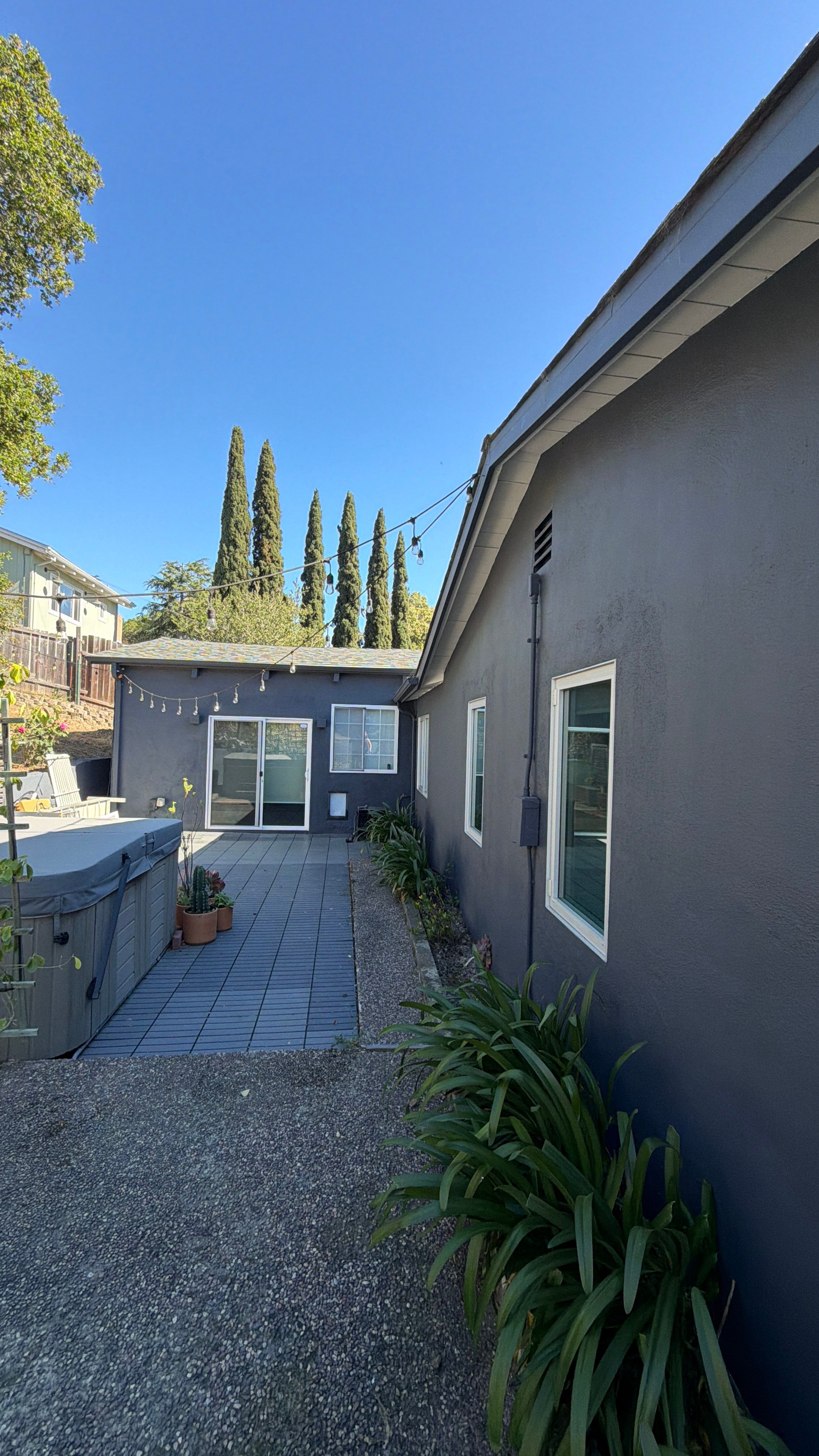 modern painting Exterior modern painting by Herrera’s Bay Area Painting inc.