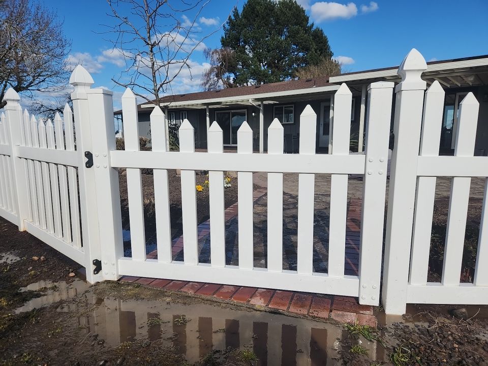 Vinyl Fence Wash using Soft wash solution by Willamette Outdoor Wash LLC