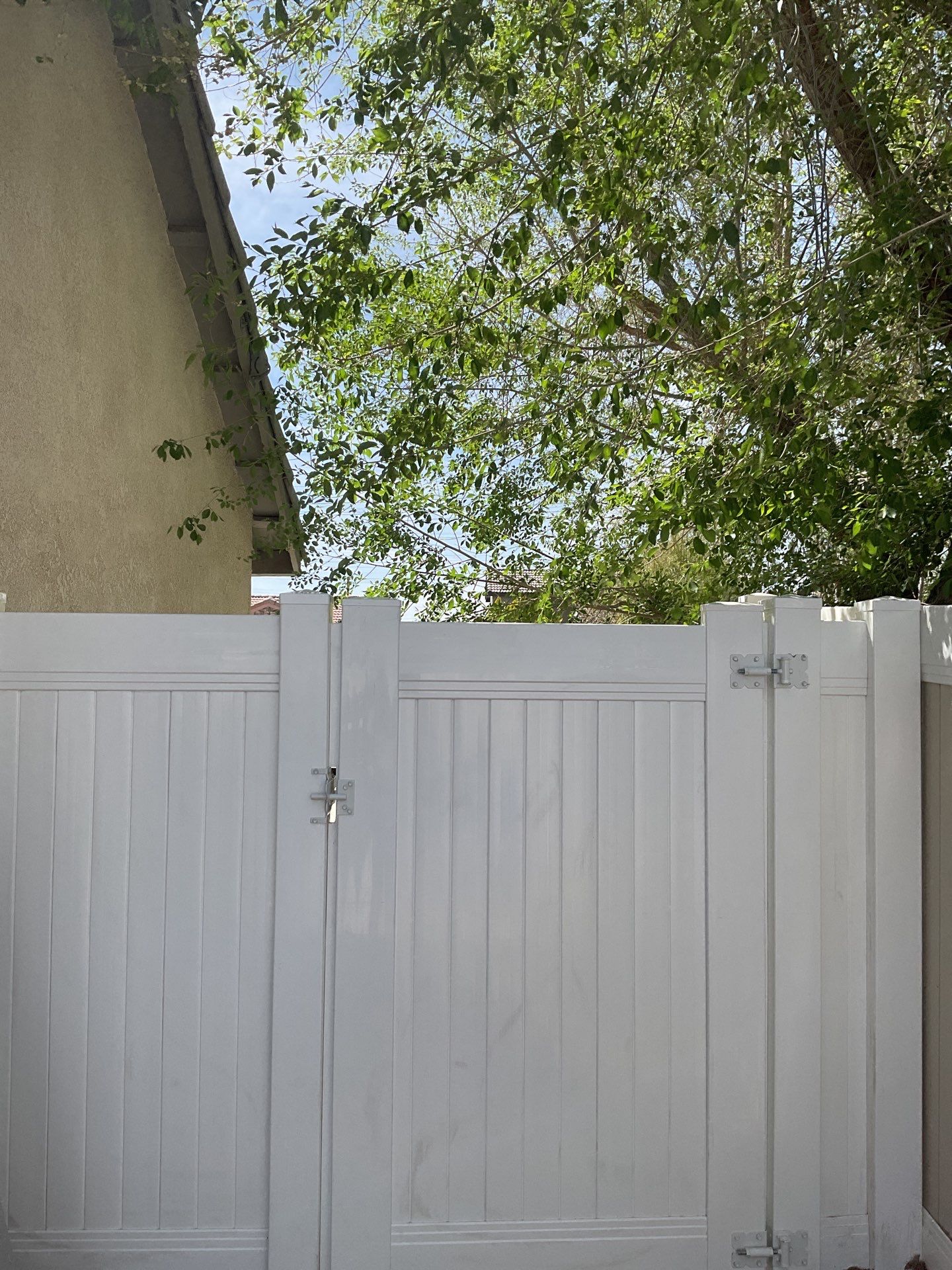 Fence Installation using Vinyl by Fence Guys Inc. 