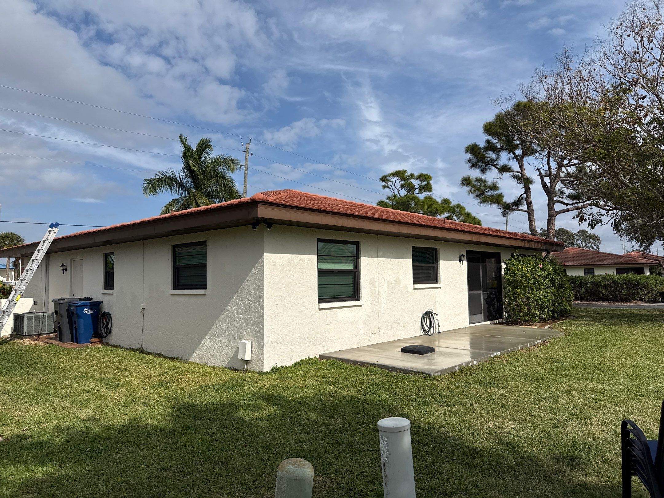 Tile Roof Cleaning in Vivienda at Bradenton I – Bradenton, FL by Sunshine AquaWash