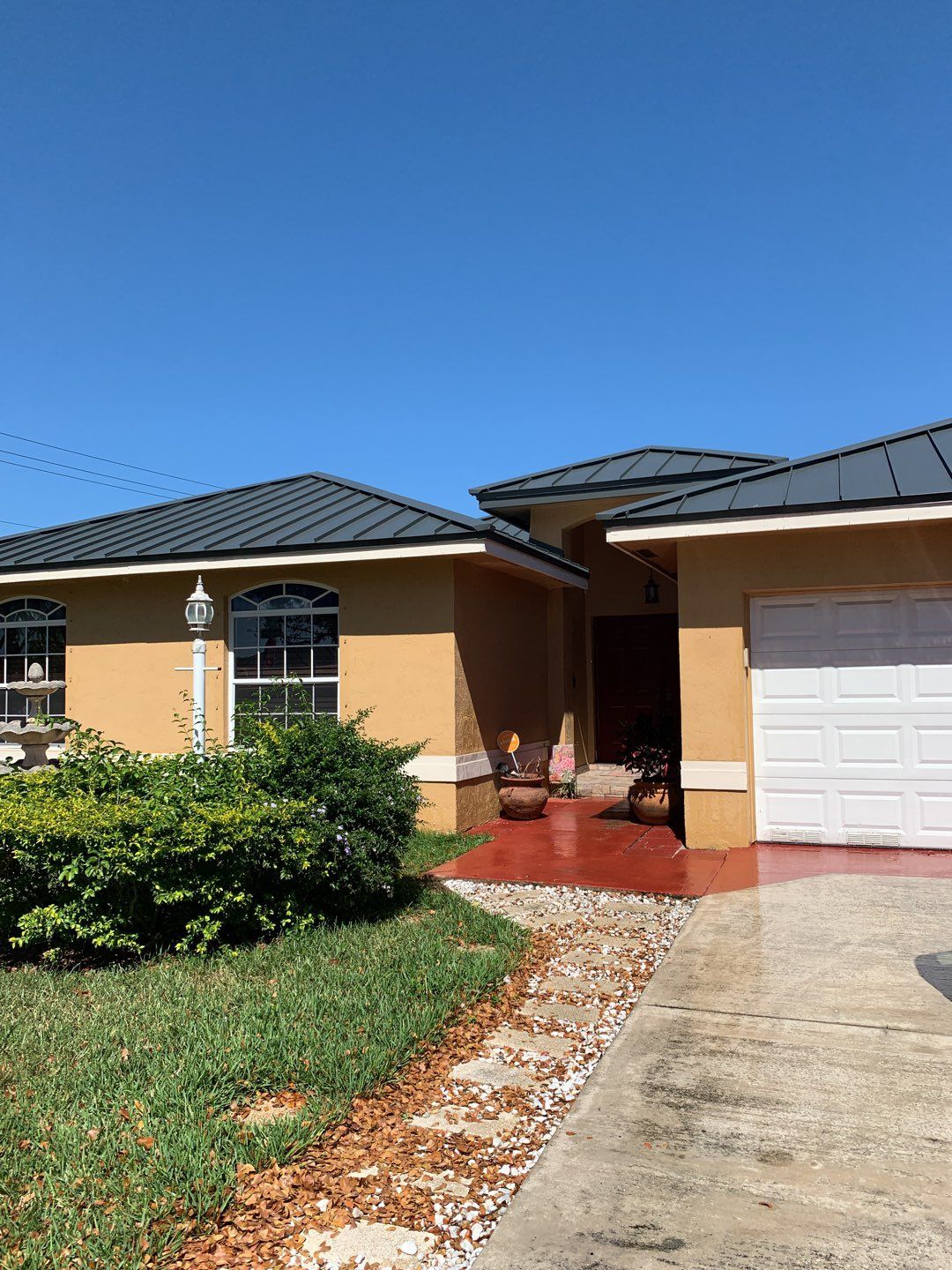 Metal Roof - Galvalume - Charcoal by Istueta Roofing