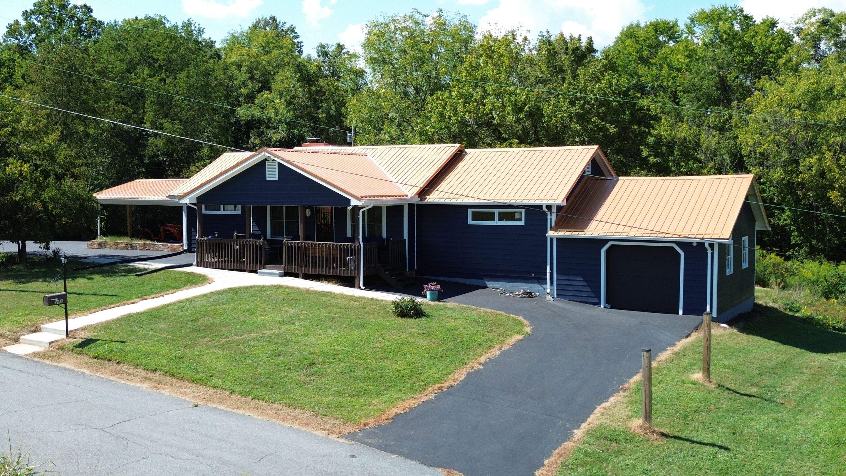 Jones Residence by Omnia Roofing