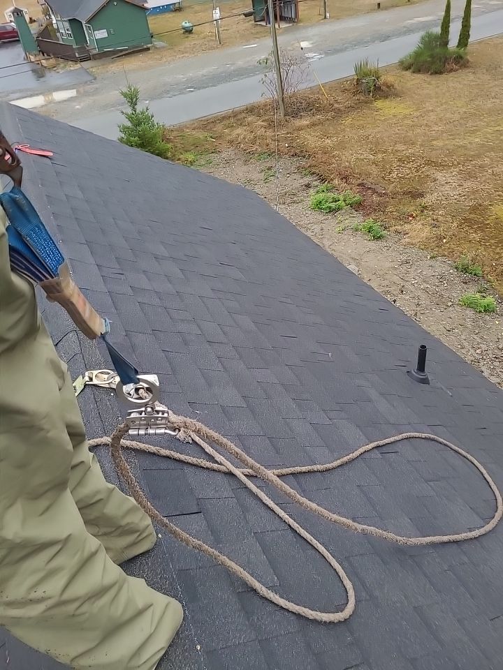 Residential Roofing Installation using OC Oakridge shingles by Top Notch Roofing Inc