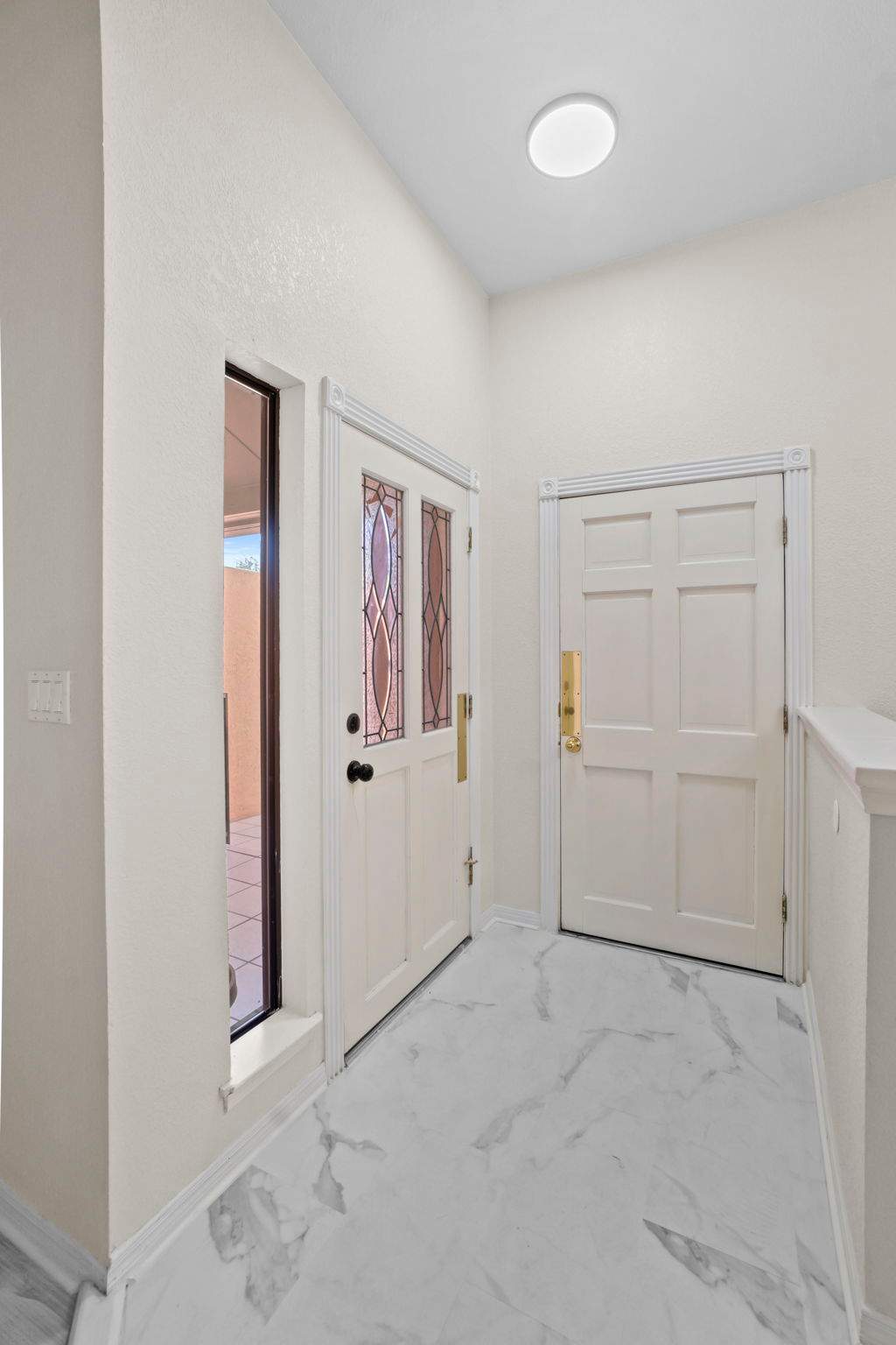 Luxury condo remodel by the golf course by Castro Brothers Solutions
