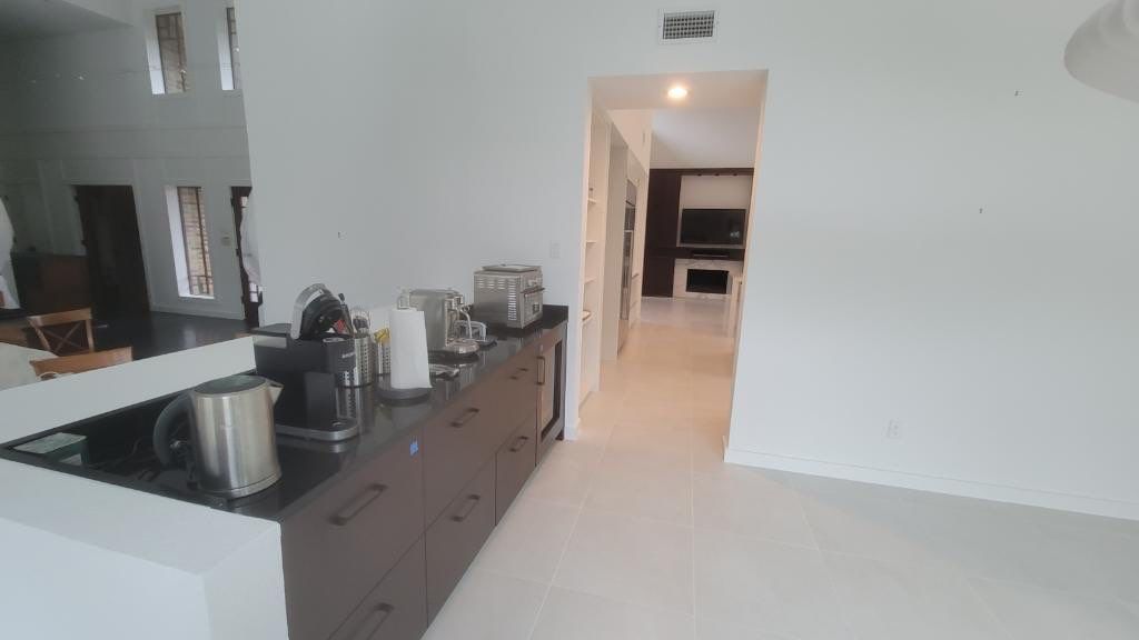 Modern & Clean Kitchen by SLM General Contractors & Roofing