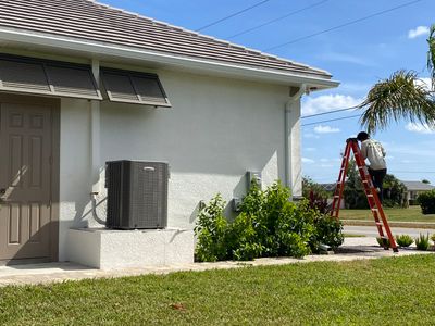 Seamless Aluminum Gutter Installation using 6 Inch Seamless Gutters in Cape Coral FL