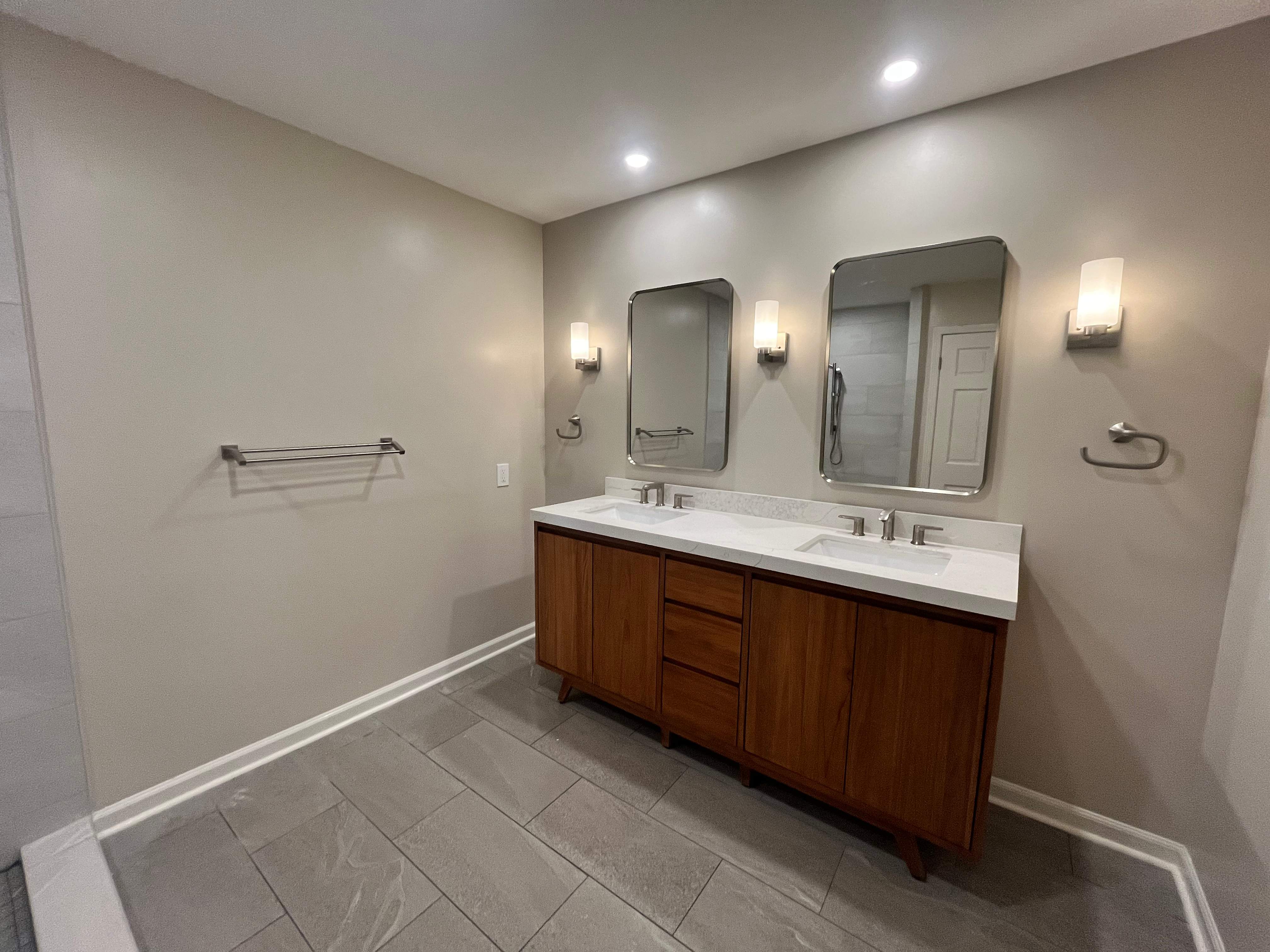 Master bathroom renovation by Prudencio