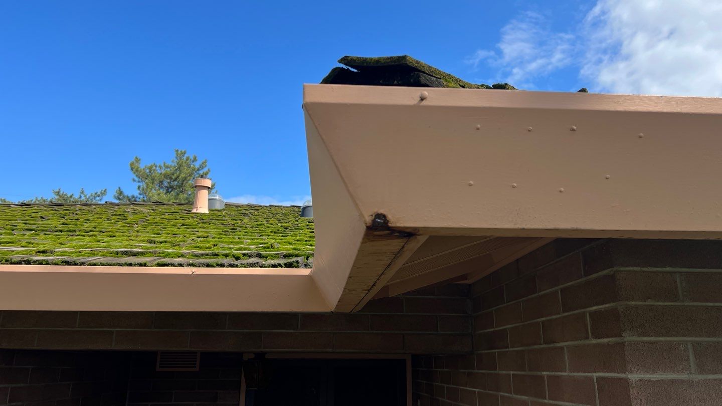 Installation of Certainteed Presidential shingles on residential house by Straight Edge Roofing Inc