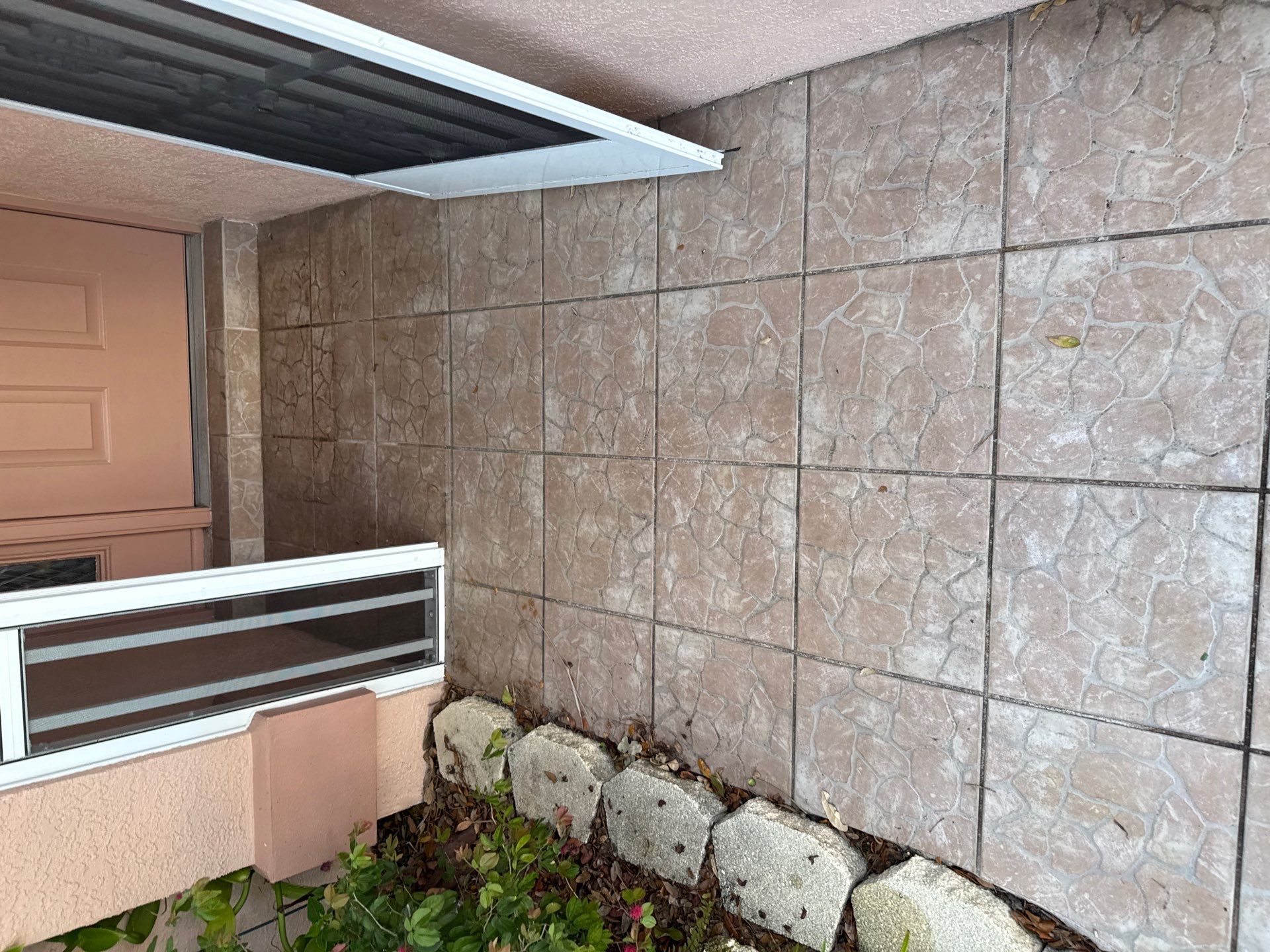 Concrete Driveway, Entryway, Flowerbed Curbing & Statue Cleaning in Heather Glen, Palmetto, FL | Sunshine AquaWash by Sunshine AquaWash