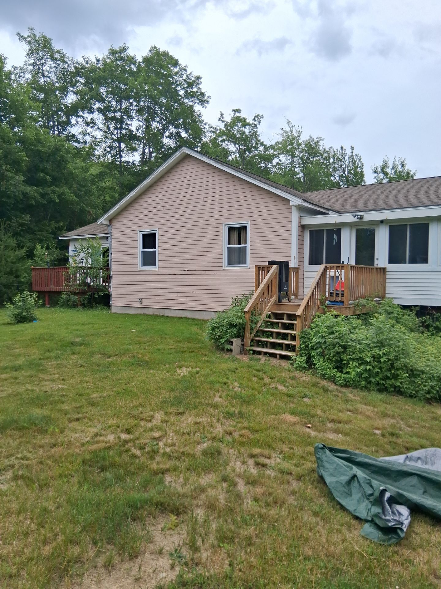 Barnstead, NH – Premium Vinyl Siding Transformation by Tall pine roofing